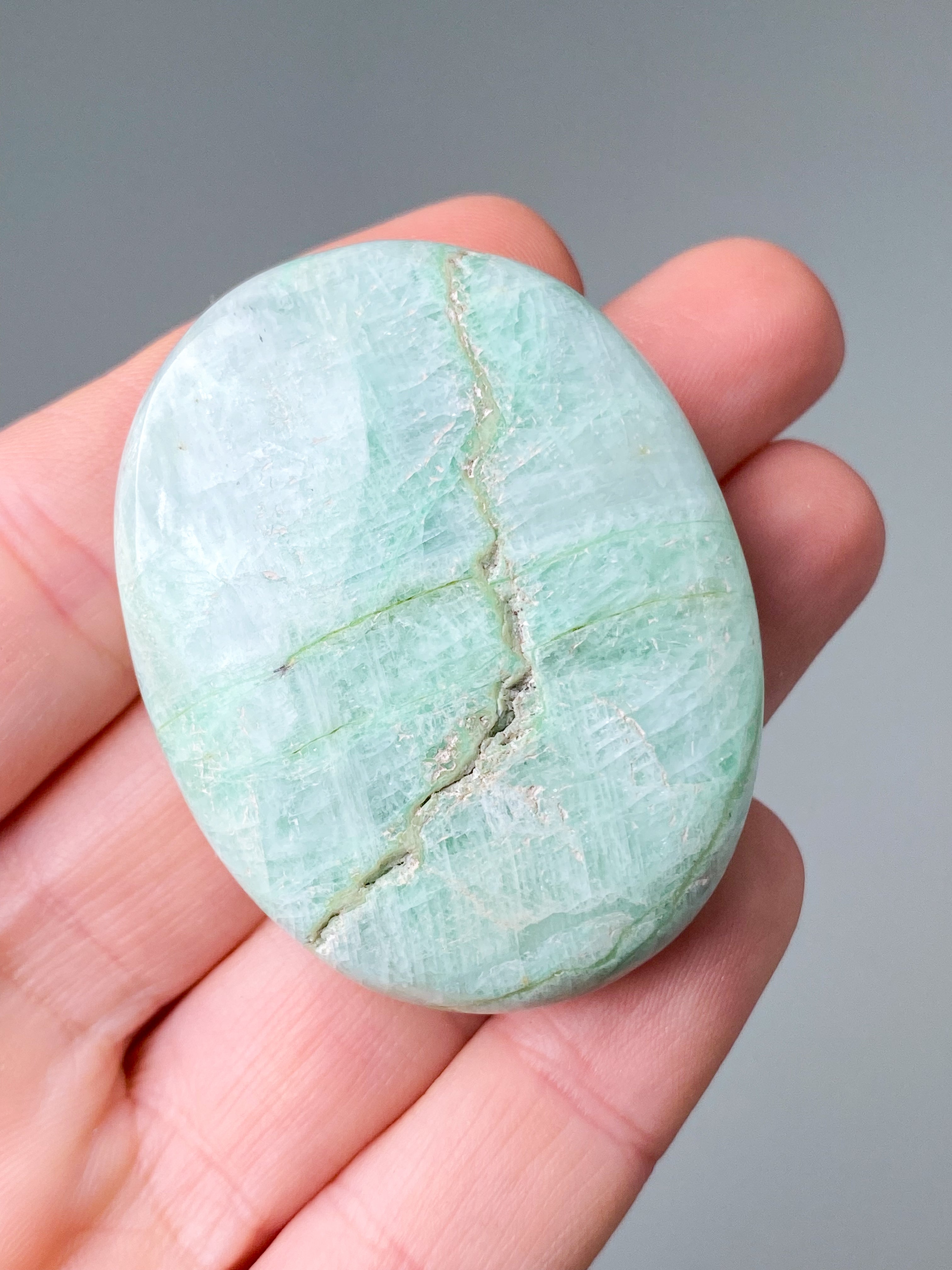 Grön månsten (garnierit) palmsten (nr 11)