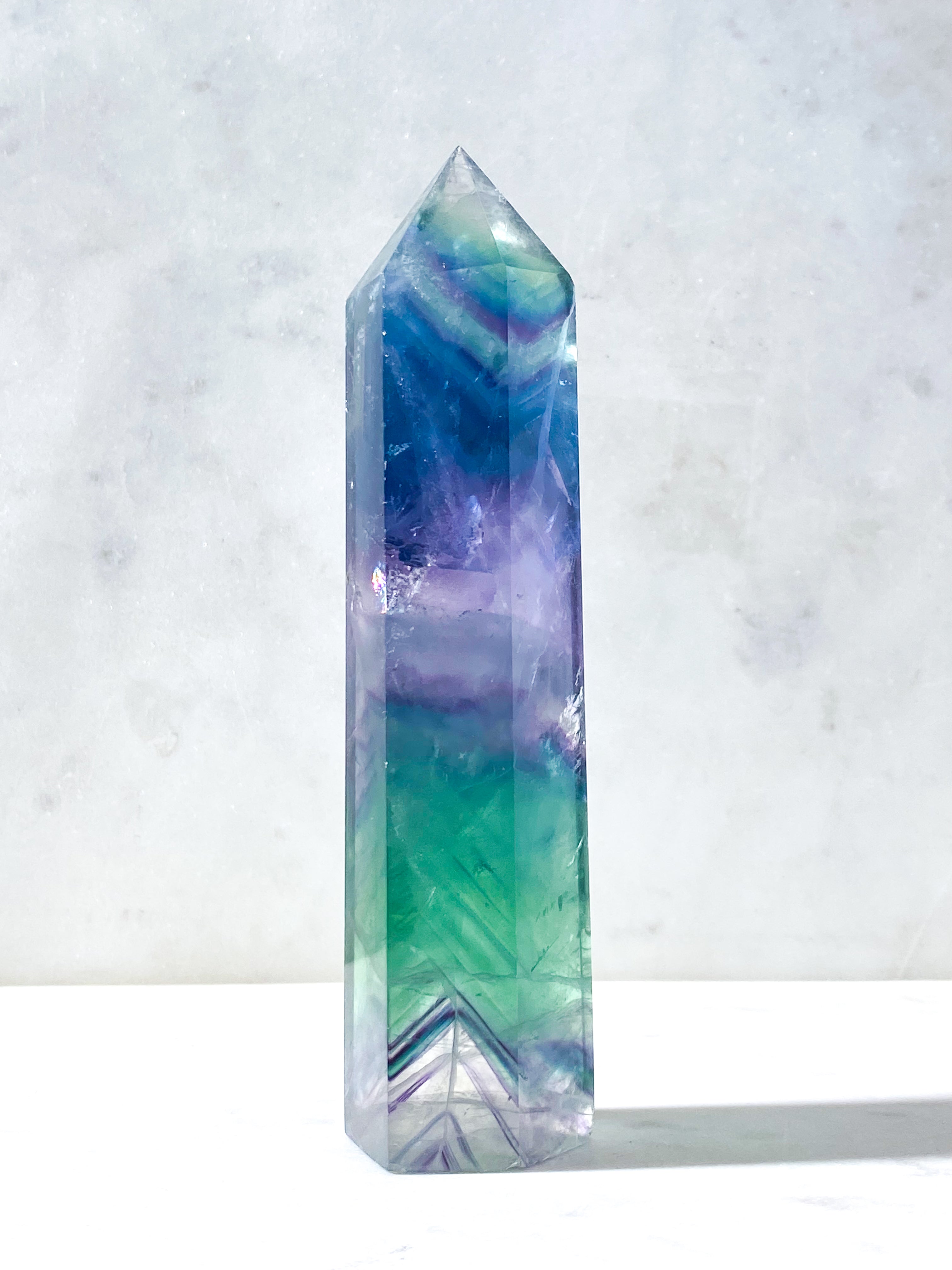 Jättestorn av regnbågsfluorit (nr 15)