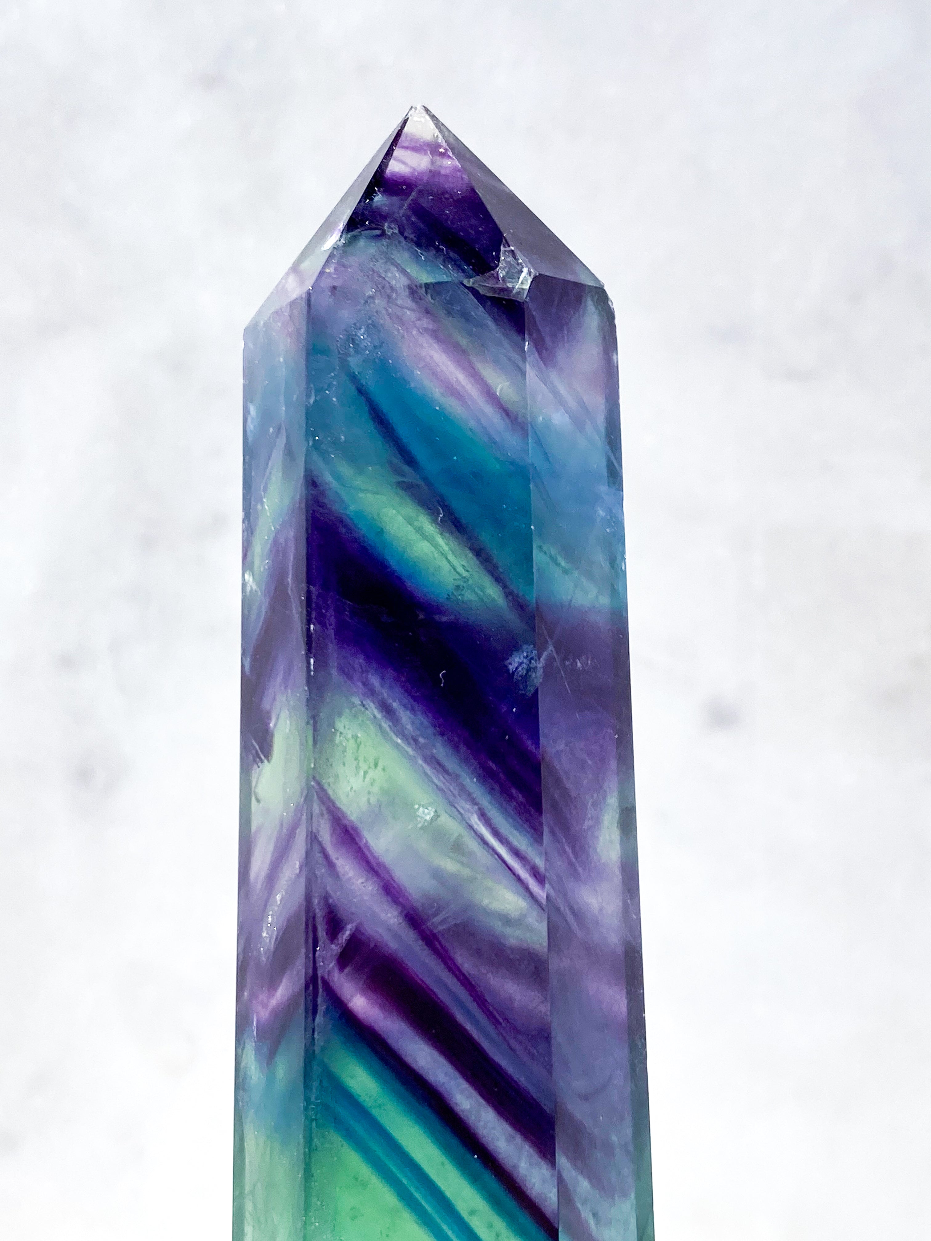 Jättestorn av regnbågsfluorit (nr 18)