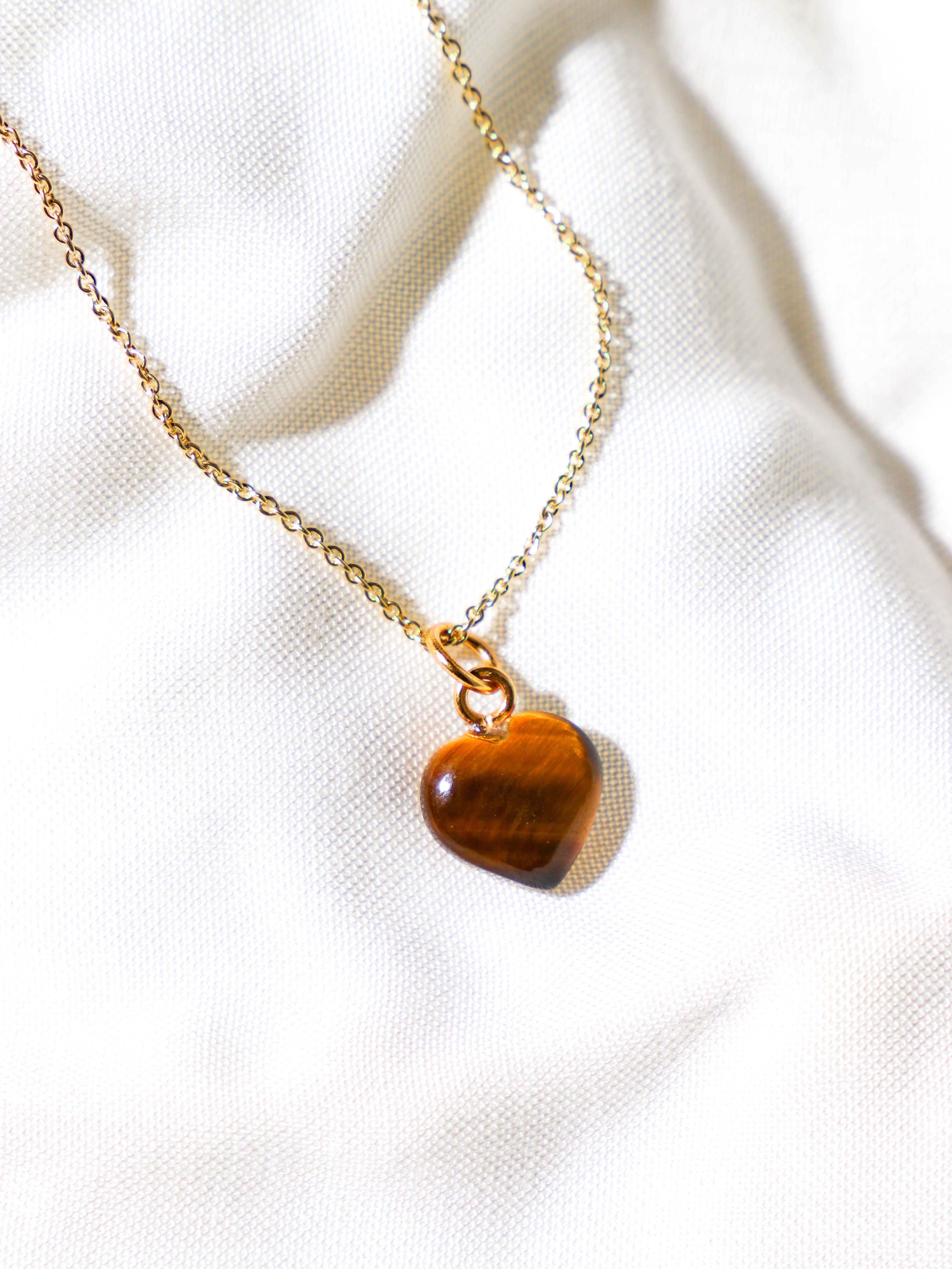 Halsband med petit hjärta i blått kalcedon