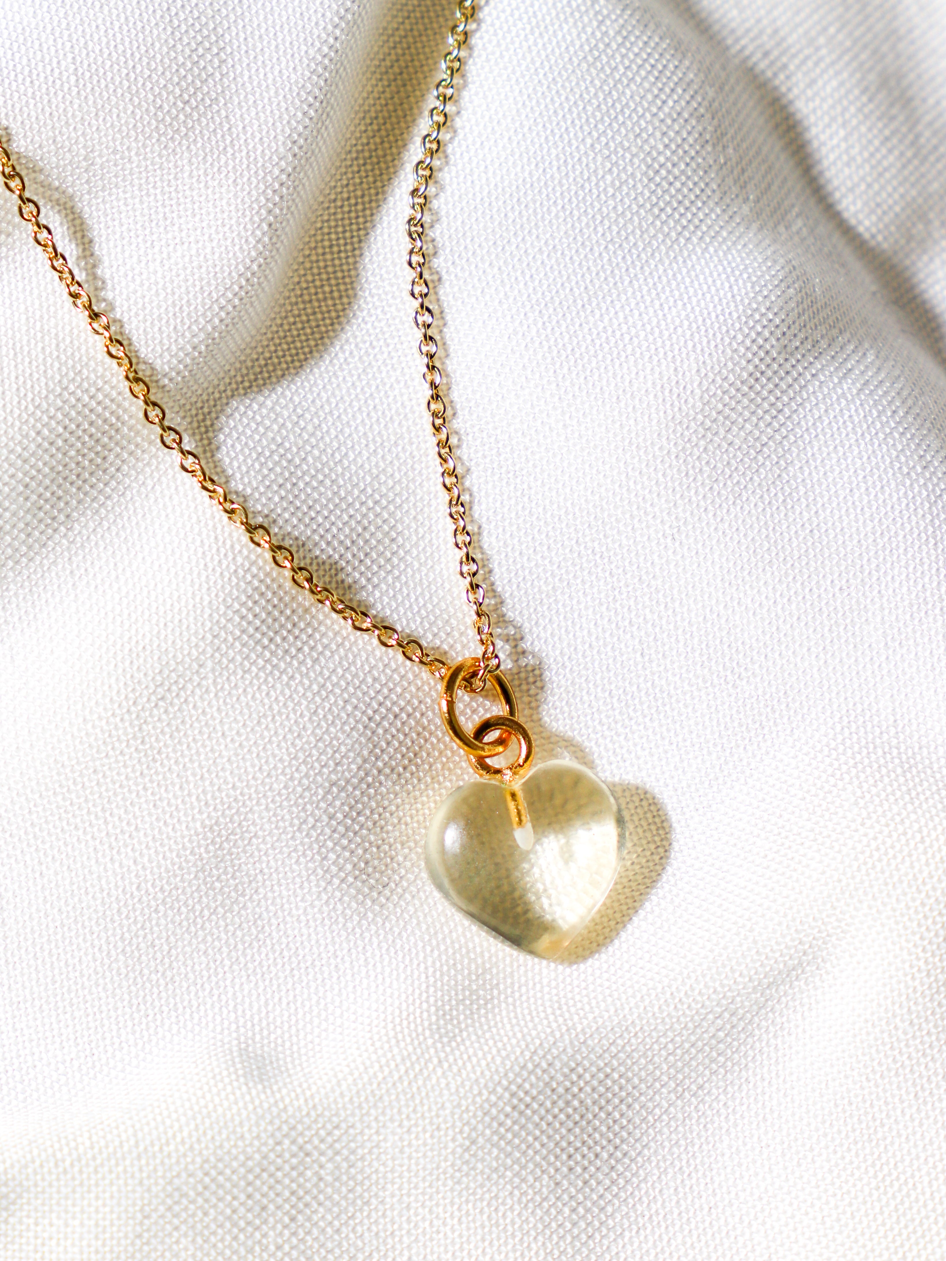 Halsband med petit hjärta i blått kalcedon