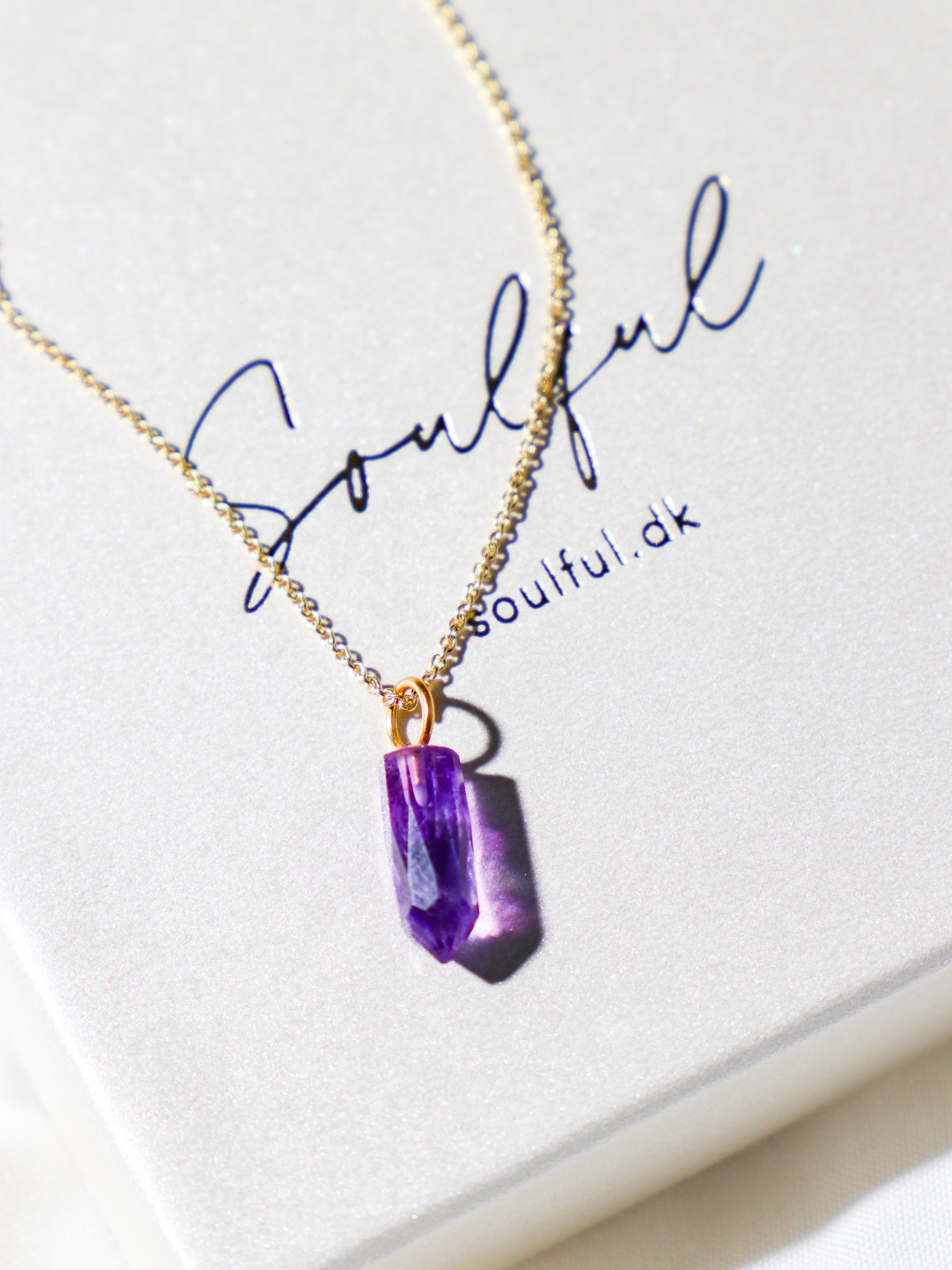 Halsband med petit hjärta i blått kalcedon