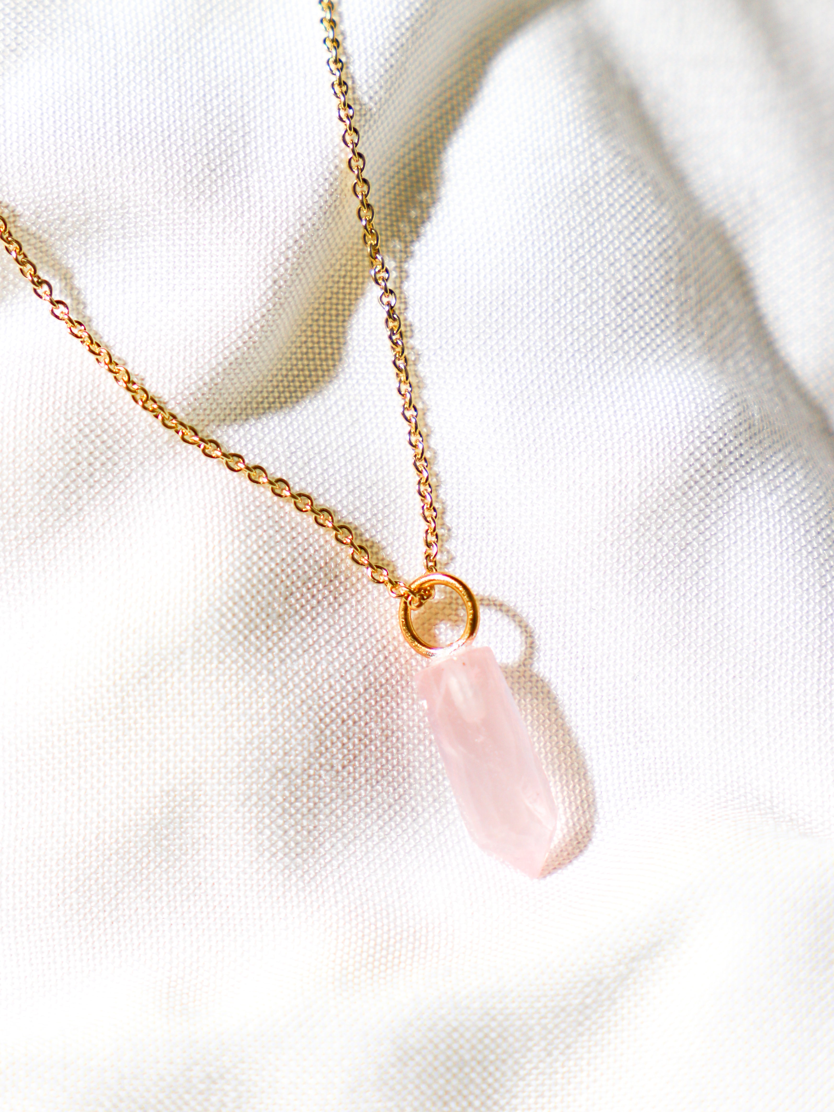 Halsband med petit hjärta i blått kalcedon