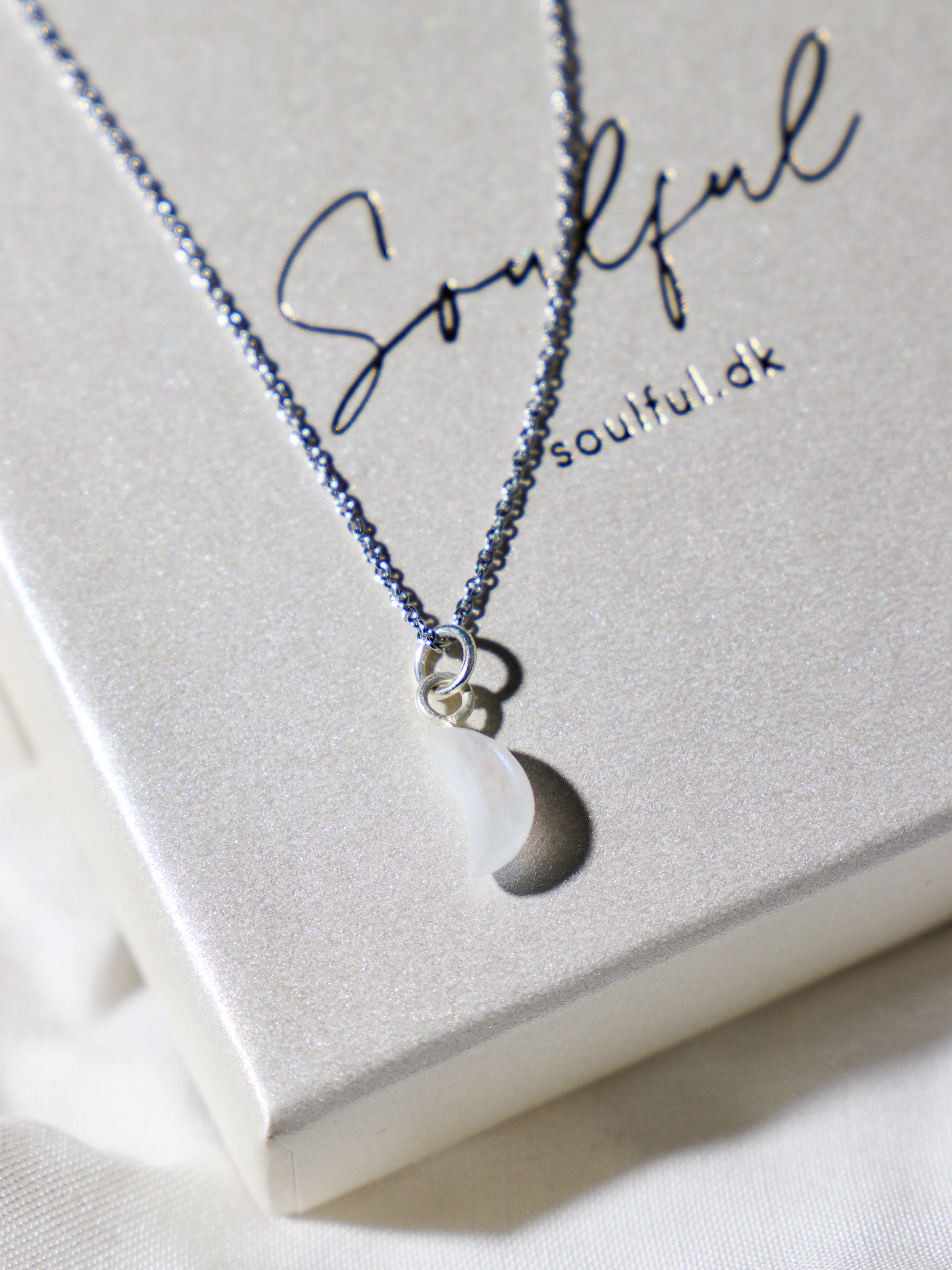 Mini Månhalsband (Regnbågsmånsten)