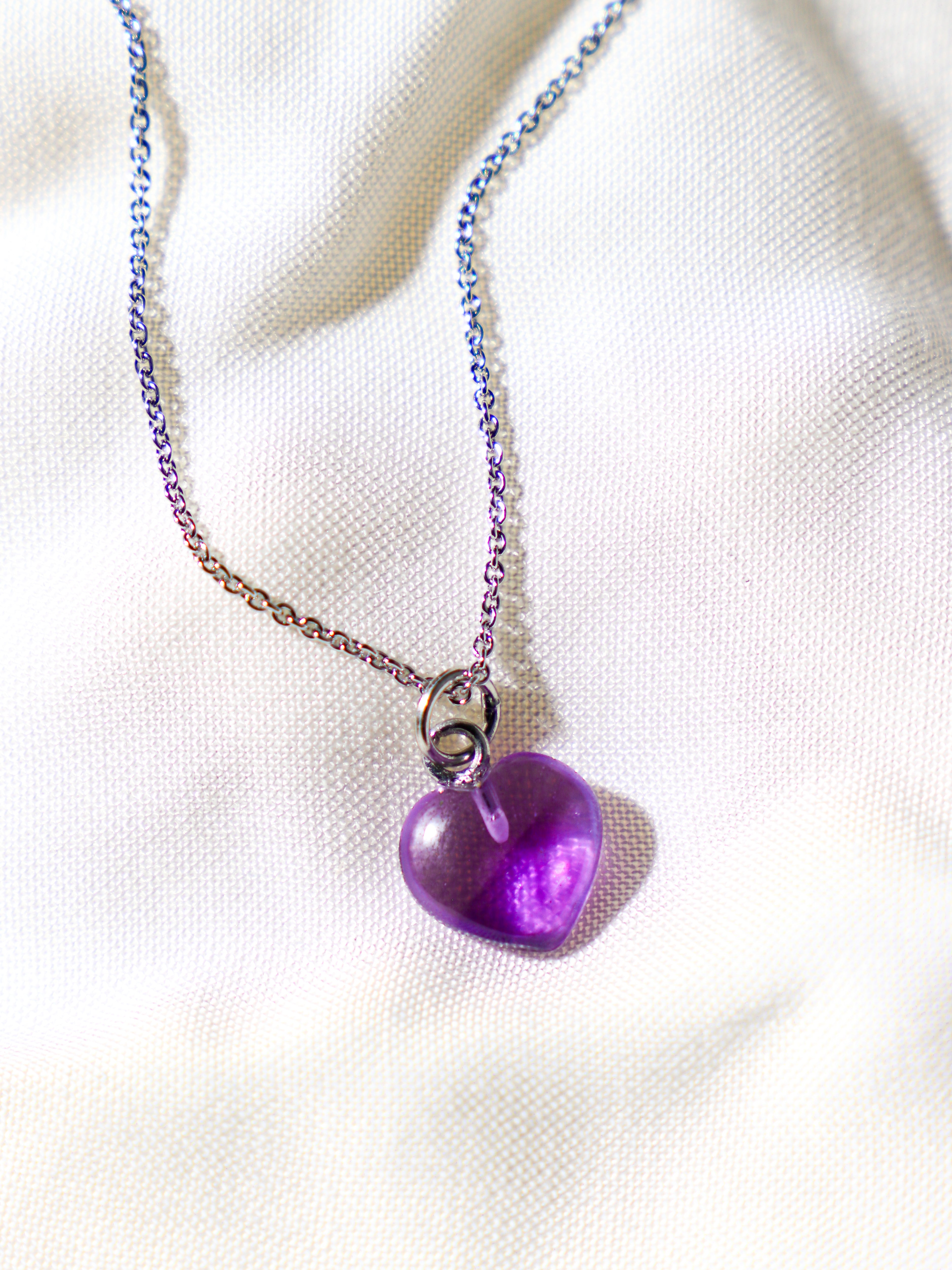 Halsband med petit hjärta i blått kalcedon