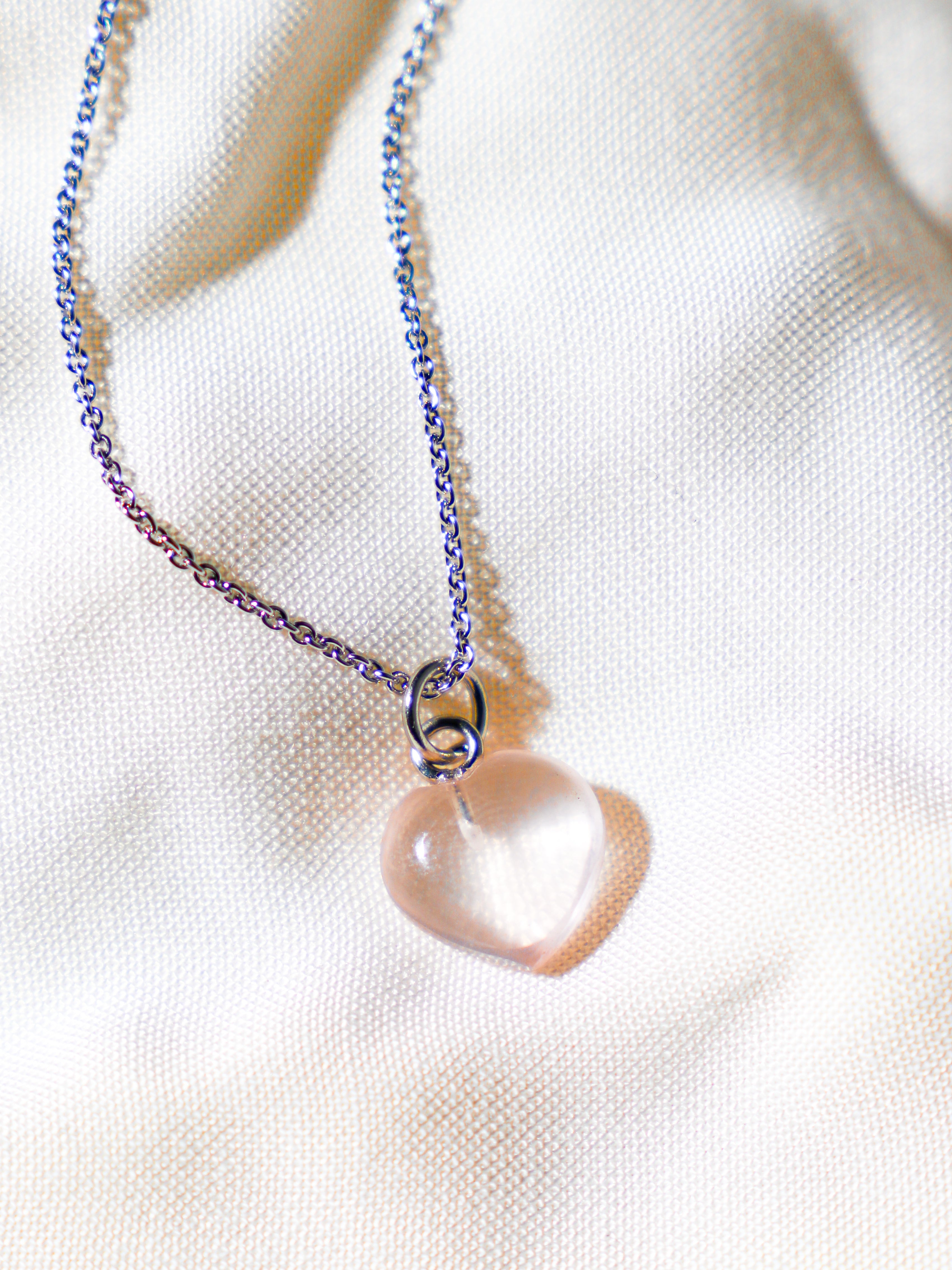 Halsband med petit hjärta i blått kalcedon