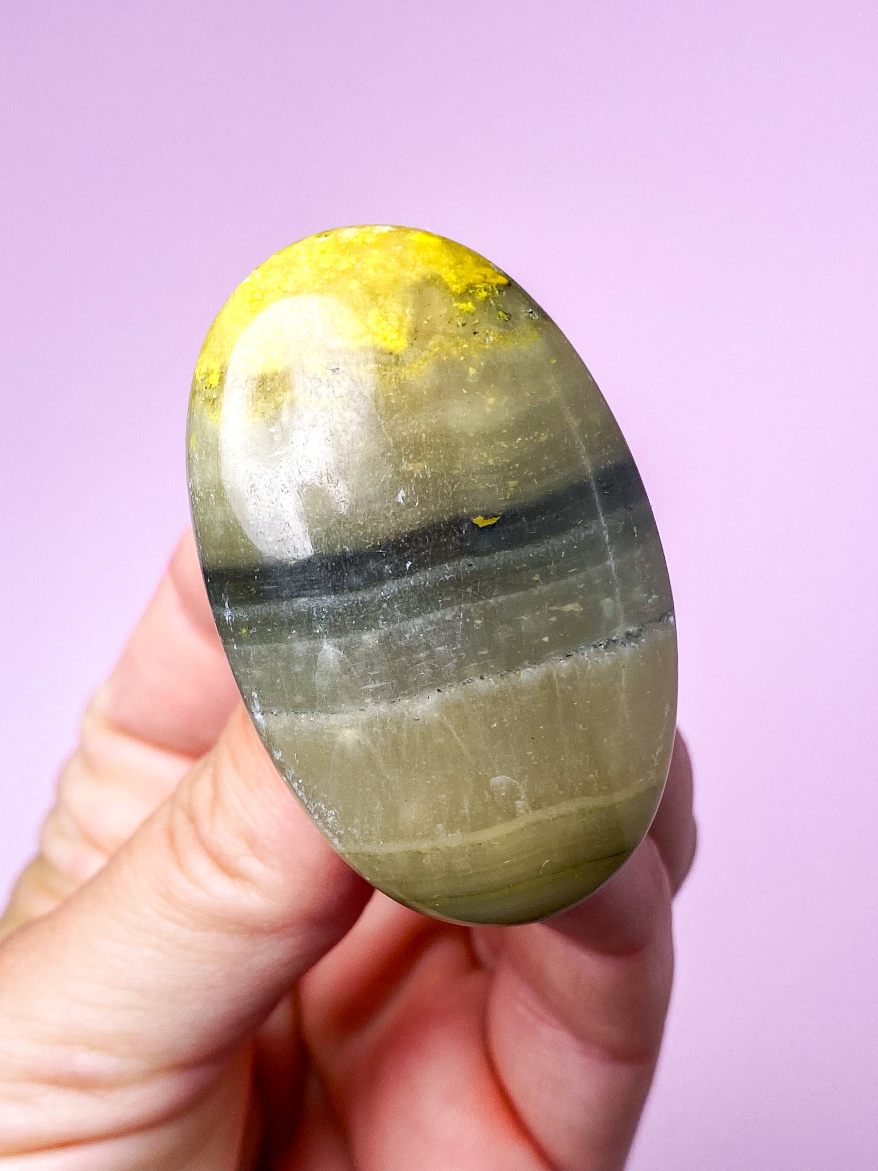Bumble Bee Onyx Palmstone (Nr. 6)