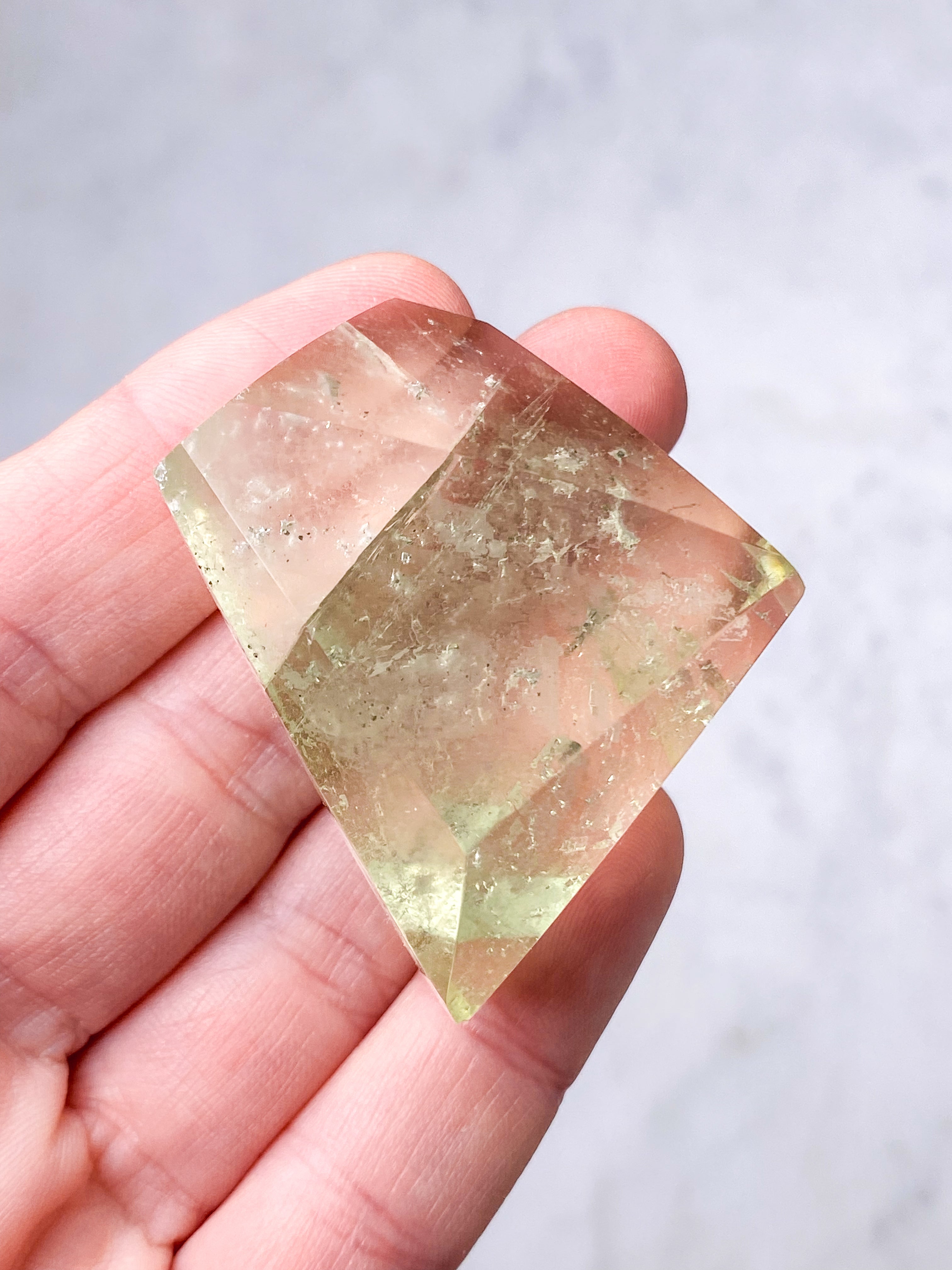 Grönt äpple Fluorit Freeform (nr 14) (Exklusivt)