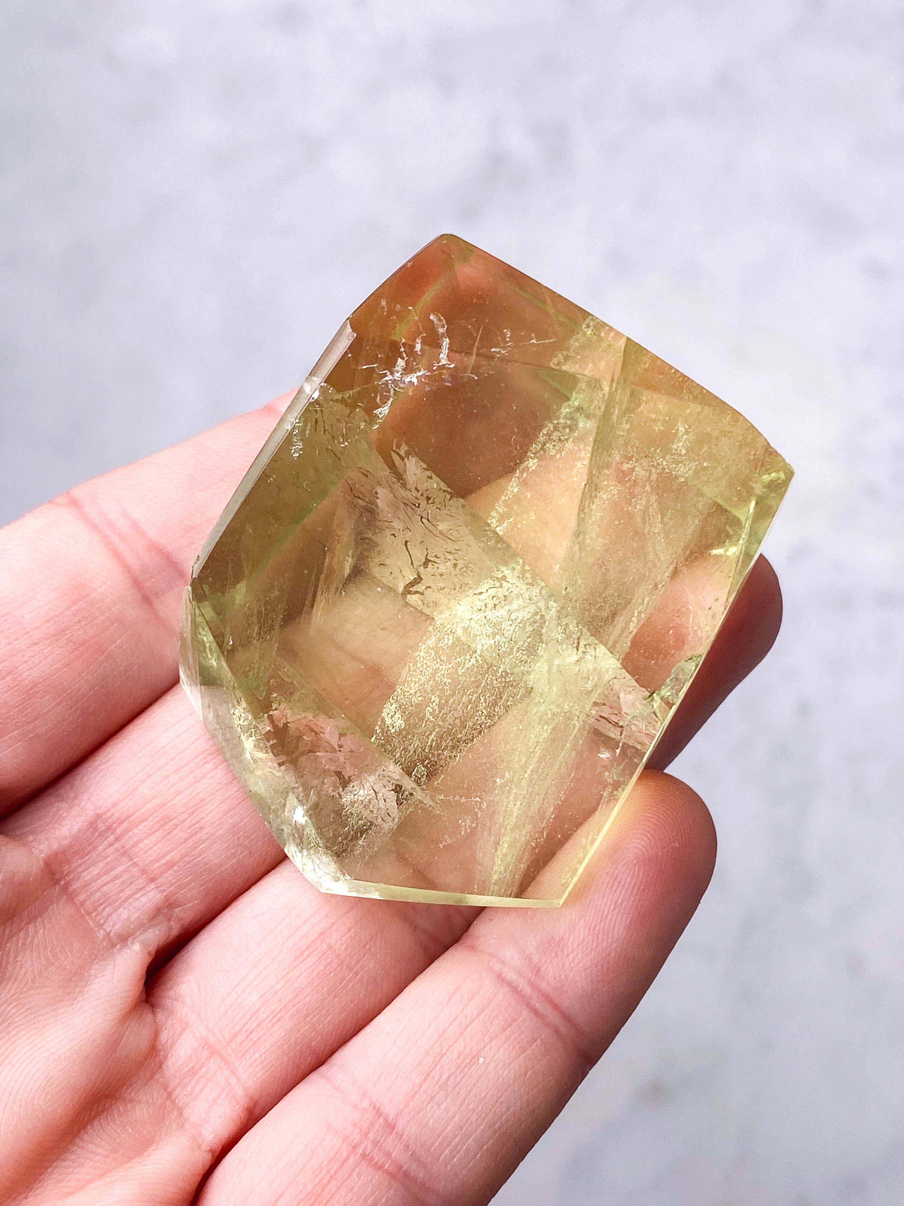 Grönt äpple Fluorit Freeform (nr 30) (Exklusivt)