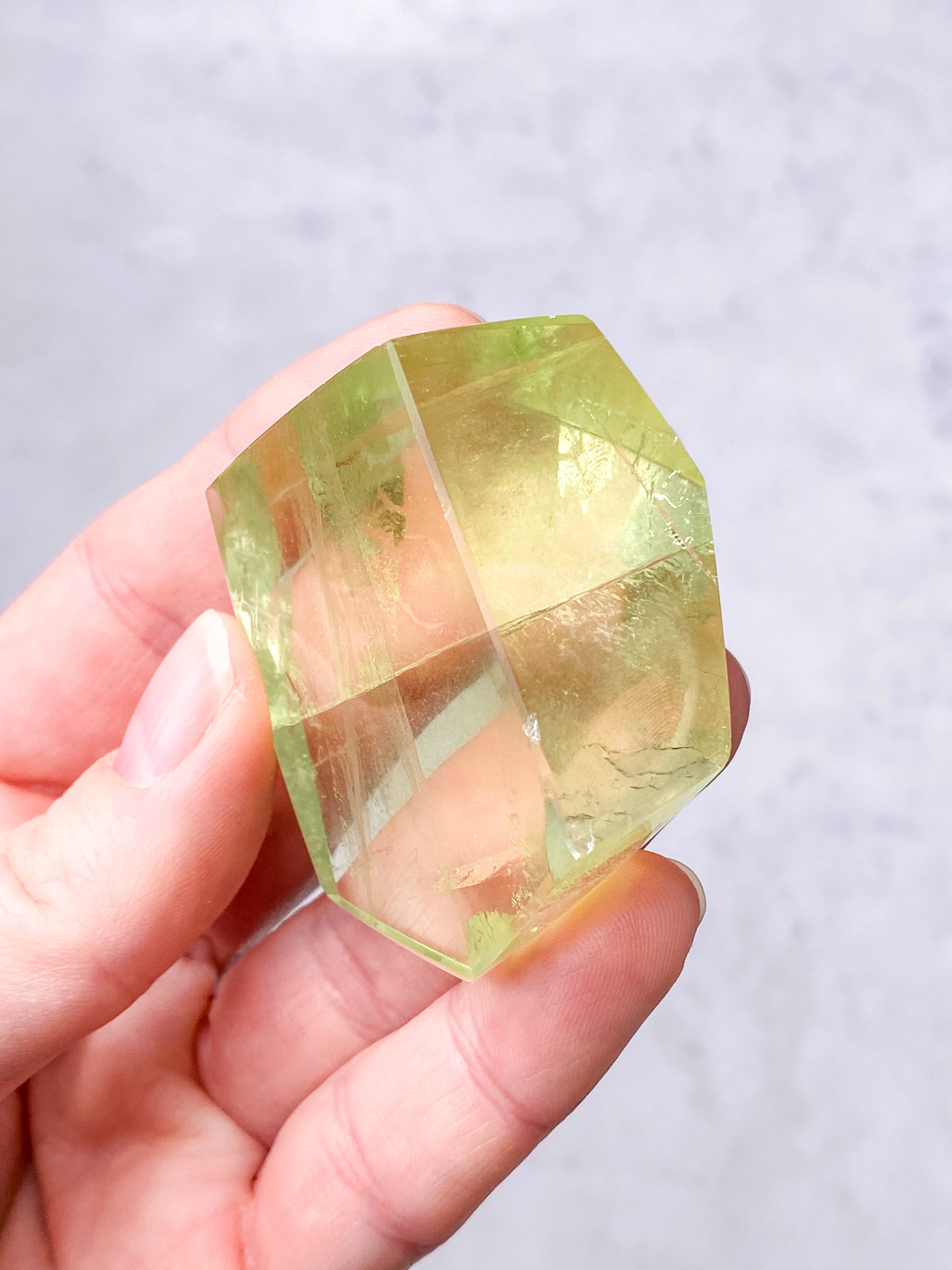 Grönt äpple Fluorit Freeform (nr 30) (Exklusivt)