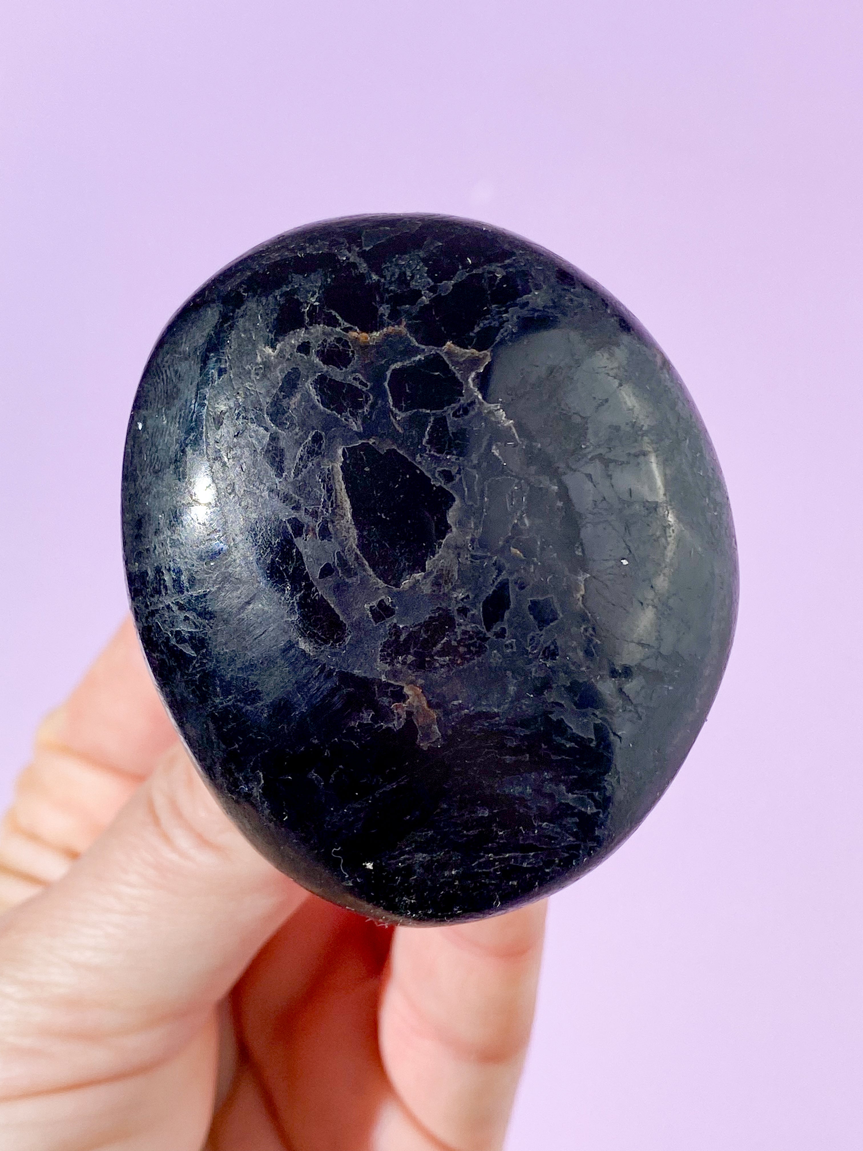 Svart Turmalin Palmstone (Nr. 2)