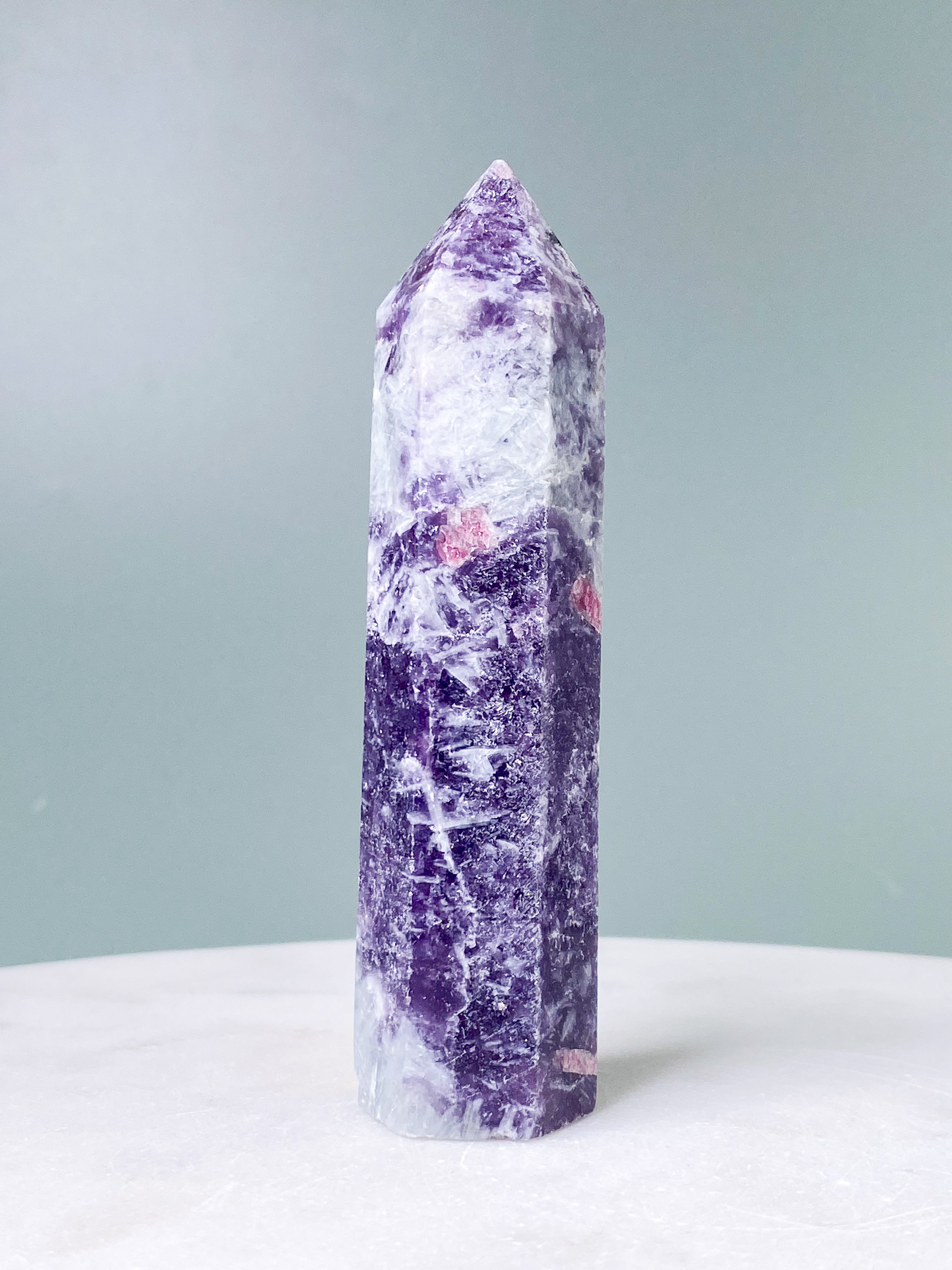 Rosa turmalin och lepidolit-torn (nr 2)