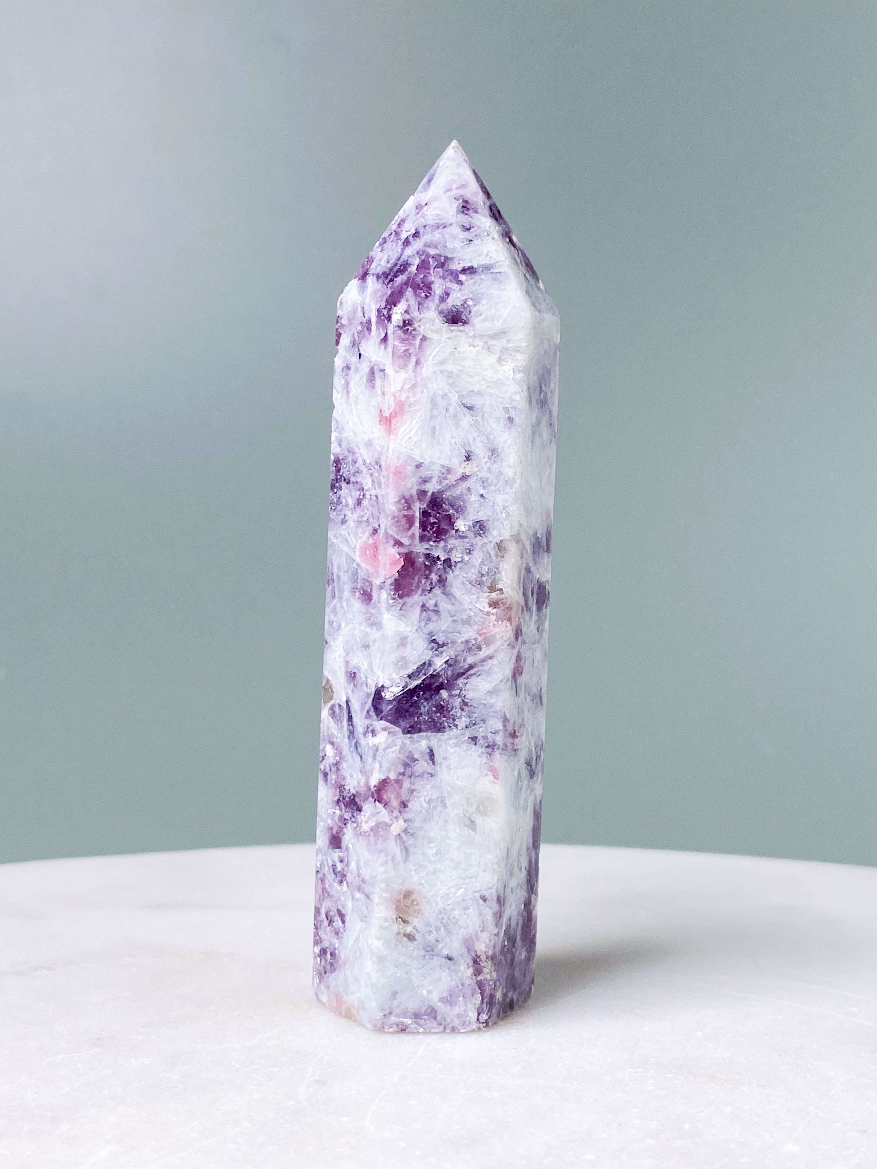 Rosa turmalin och lepidolit-torn (nr 7)