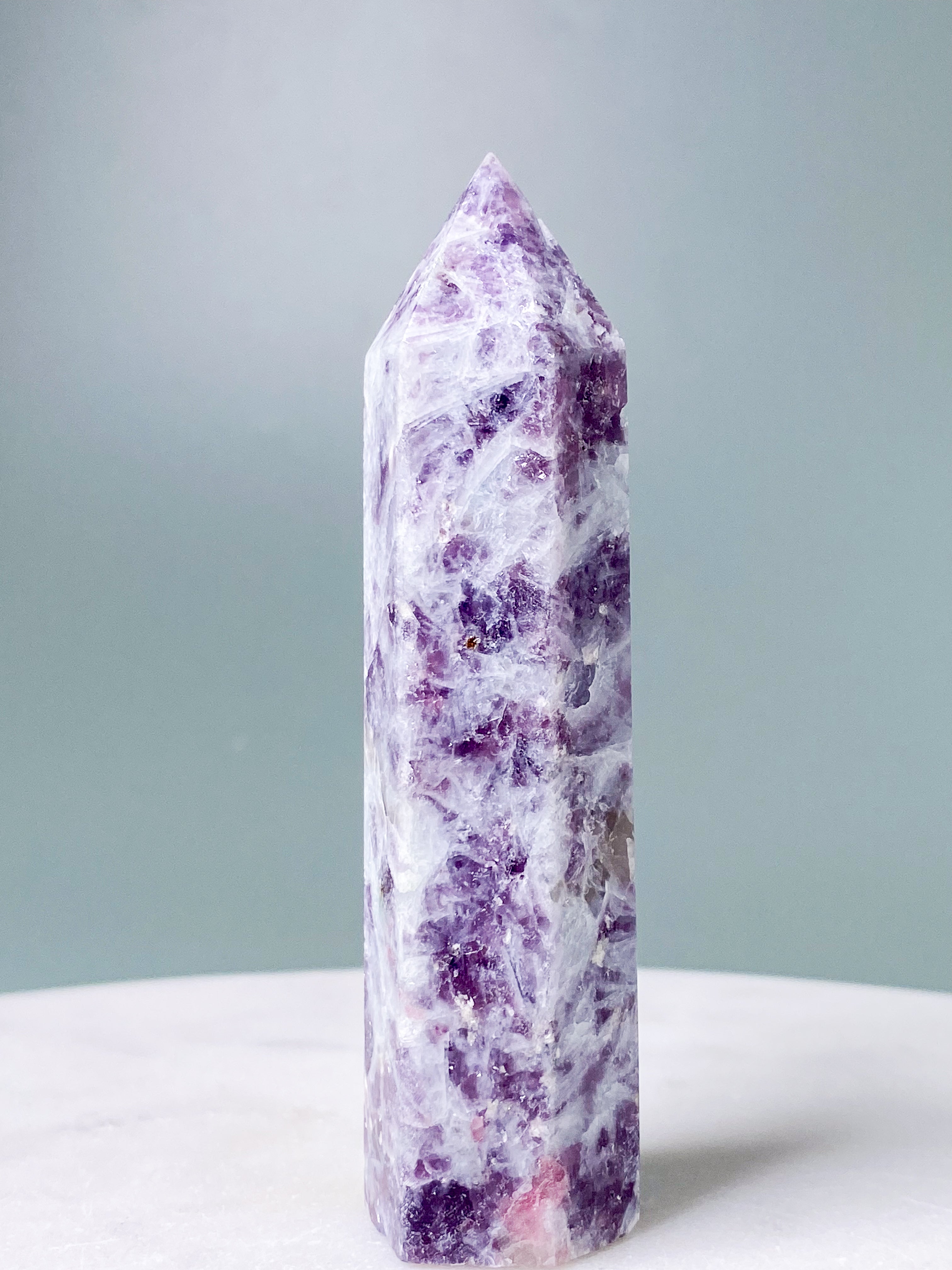 Rosa turmalin och lepidolit-torn (nr 7)