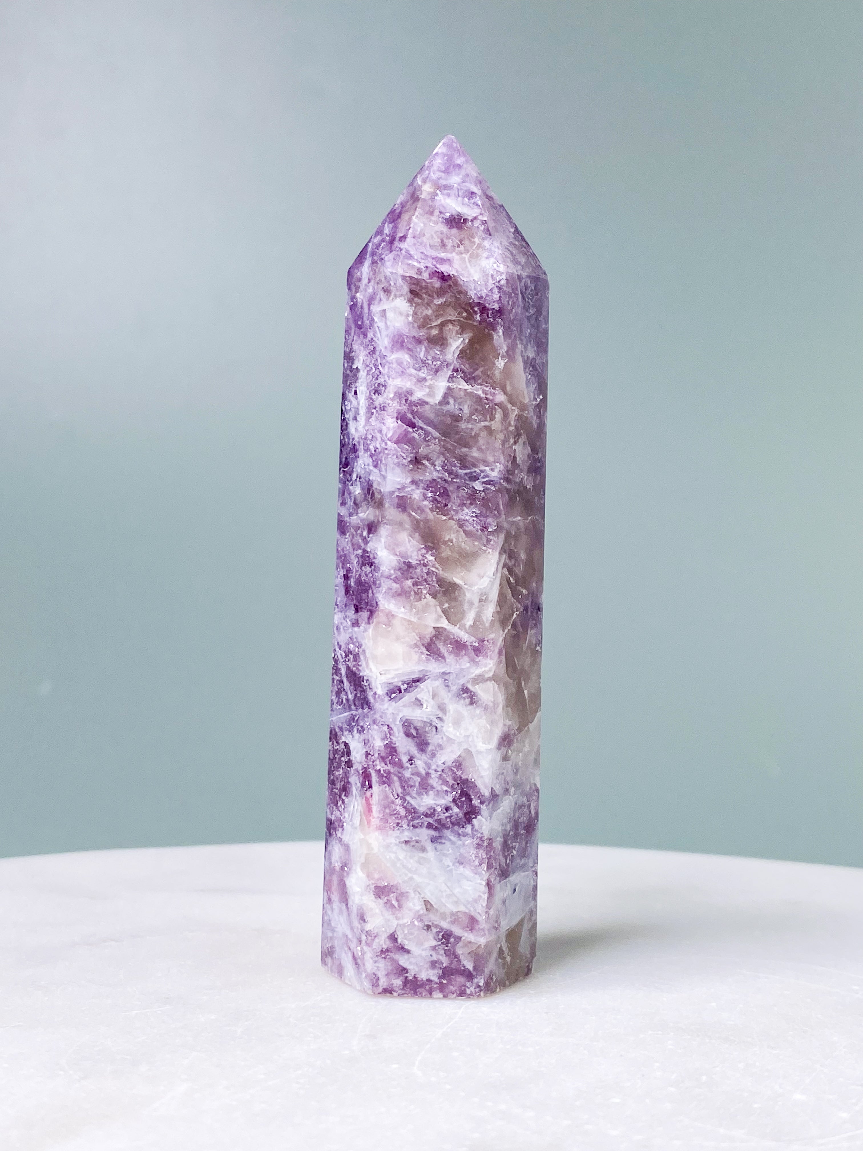 Rosa turmalin och lepidolit-torn (nr 8)