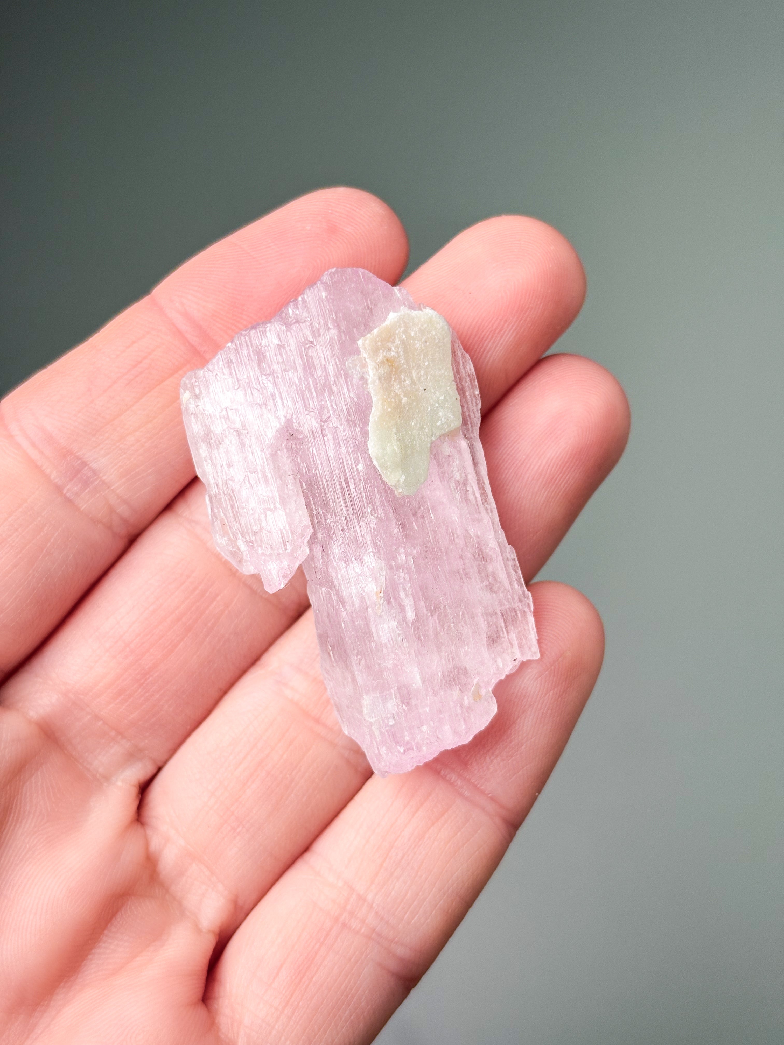 Kunzite Raw (nr 2) Exklusiv kvalitet