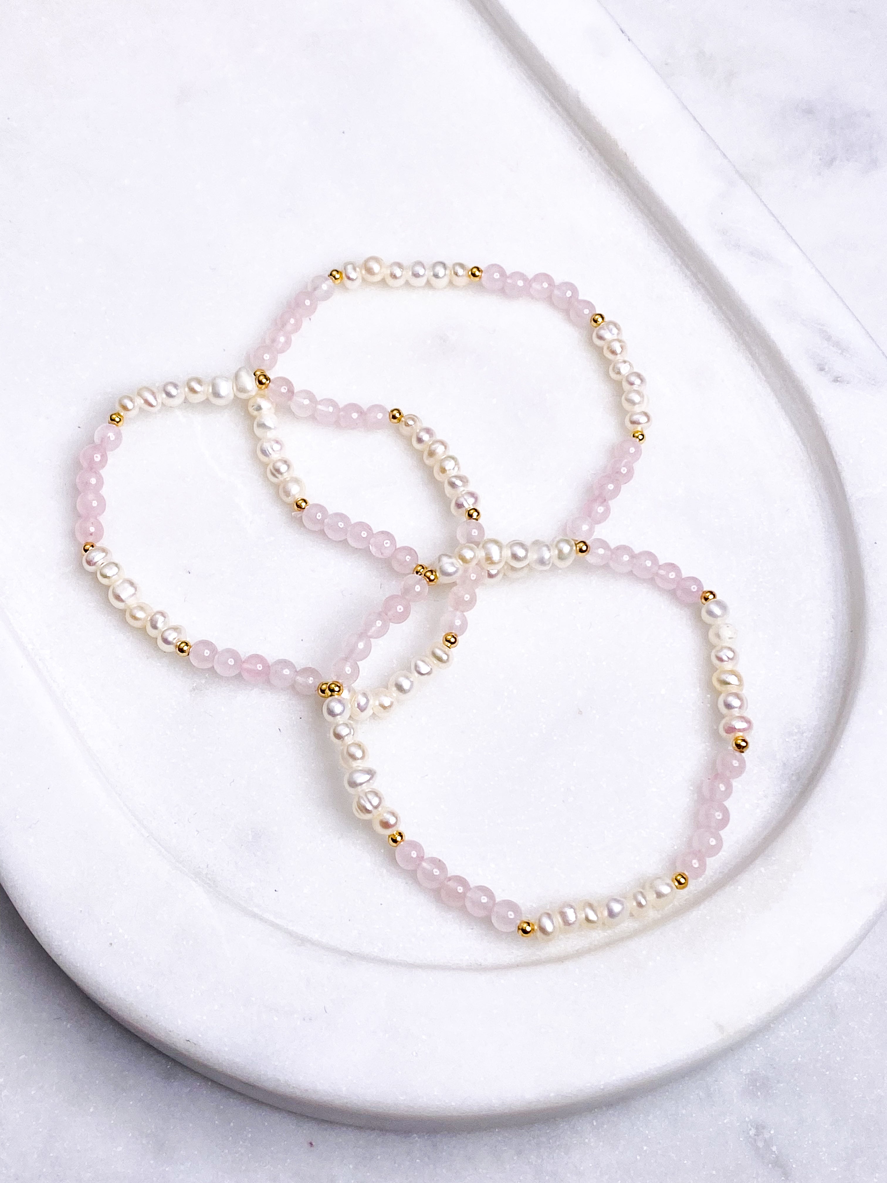Rosakvarts & Ferskvandsperle Armbånd