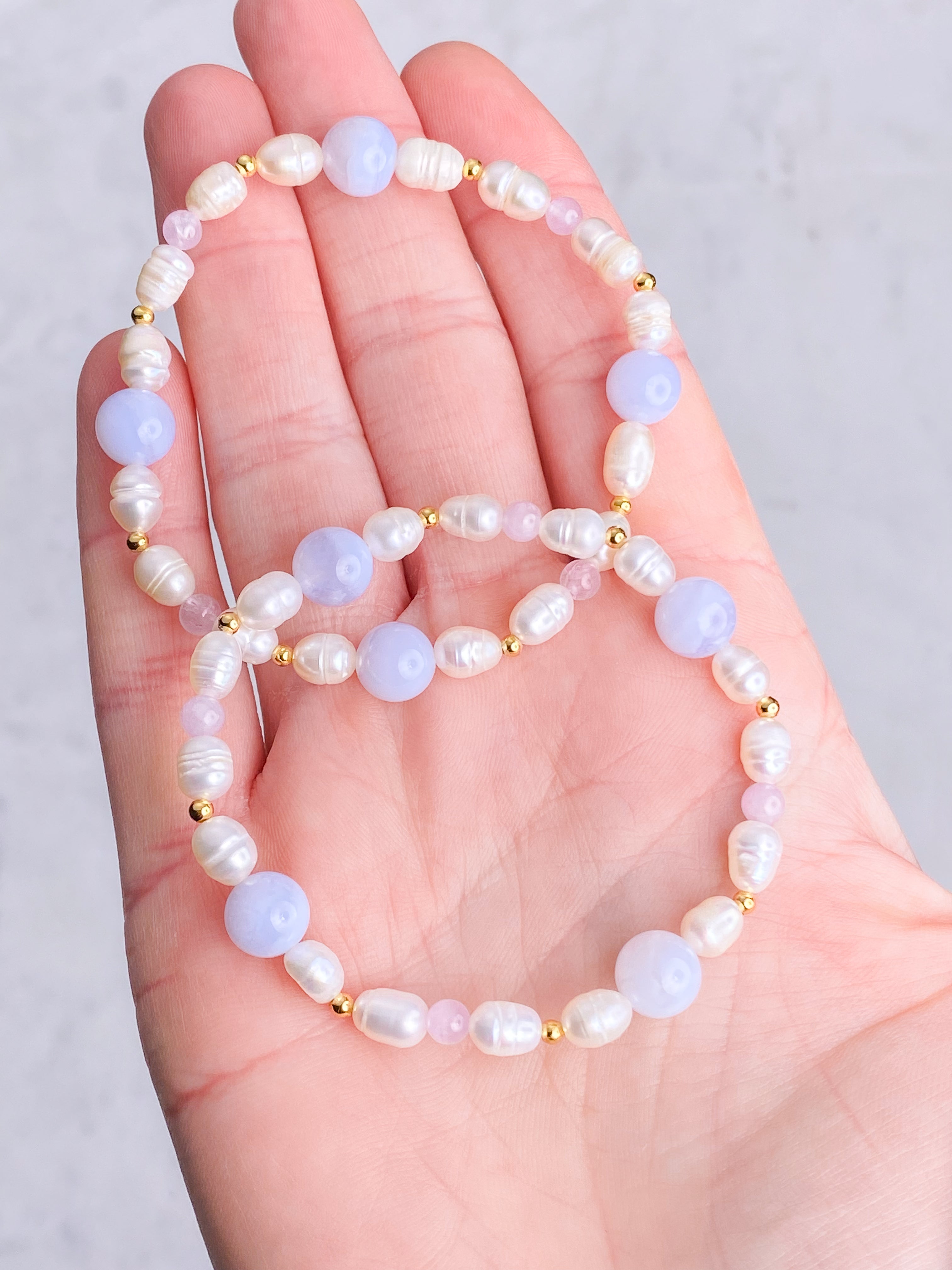 Blonde Agat, Kunzit & Ferskvandsperle Armbånd