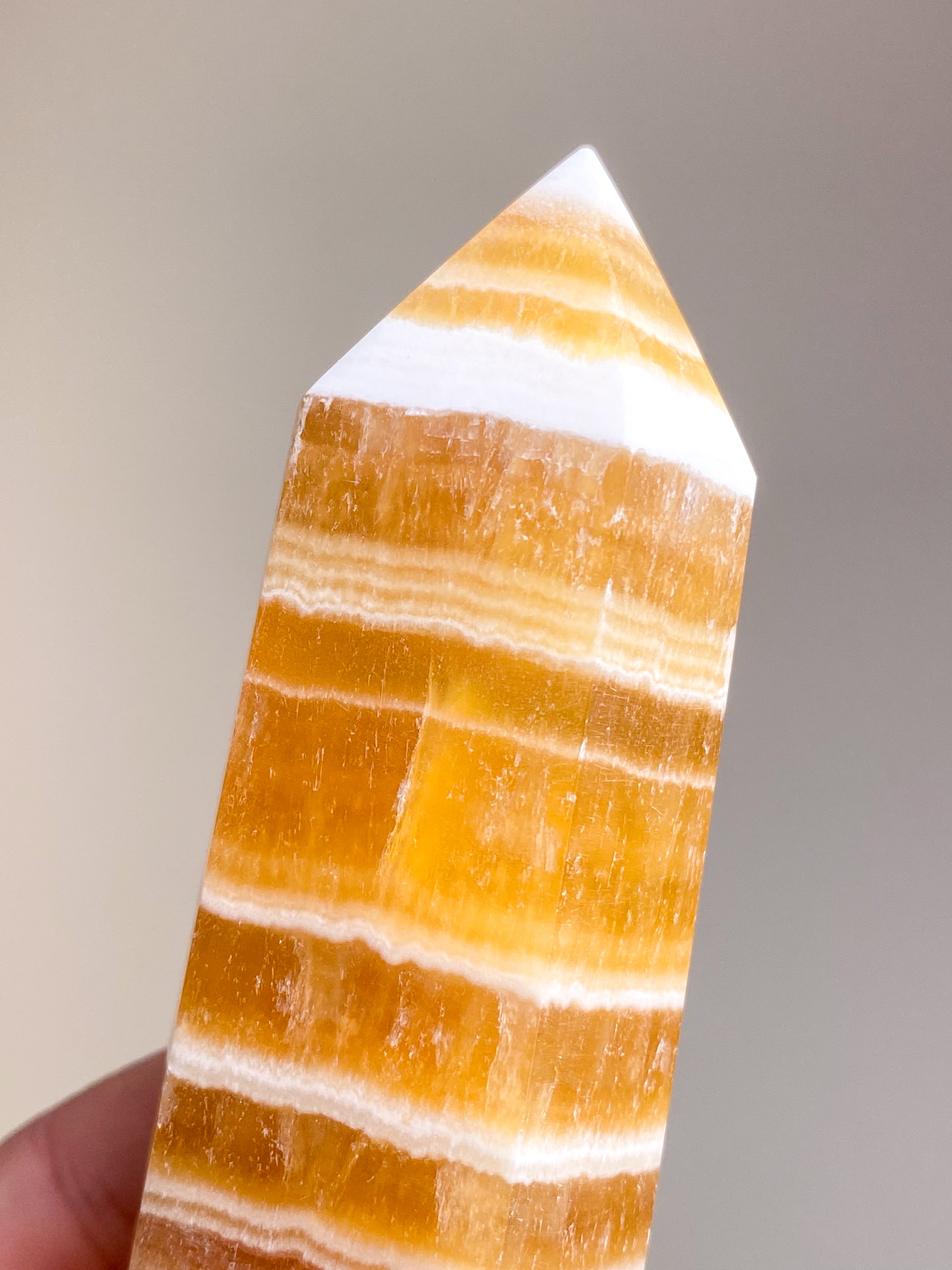 Orange Calcit Tårn Med Bånd (Nr. 3)