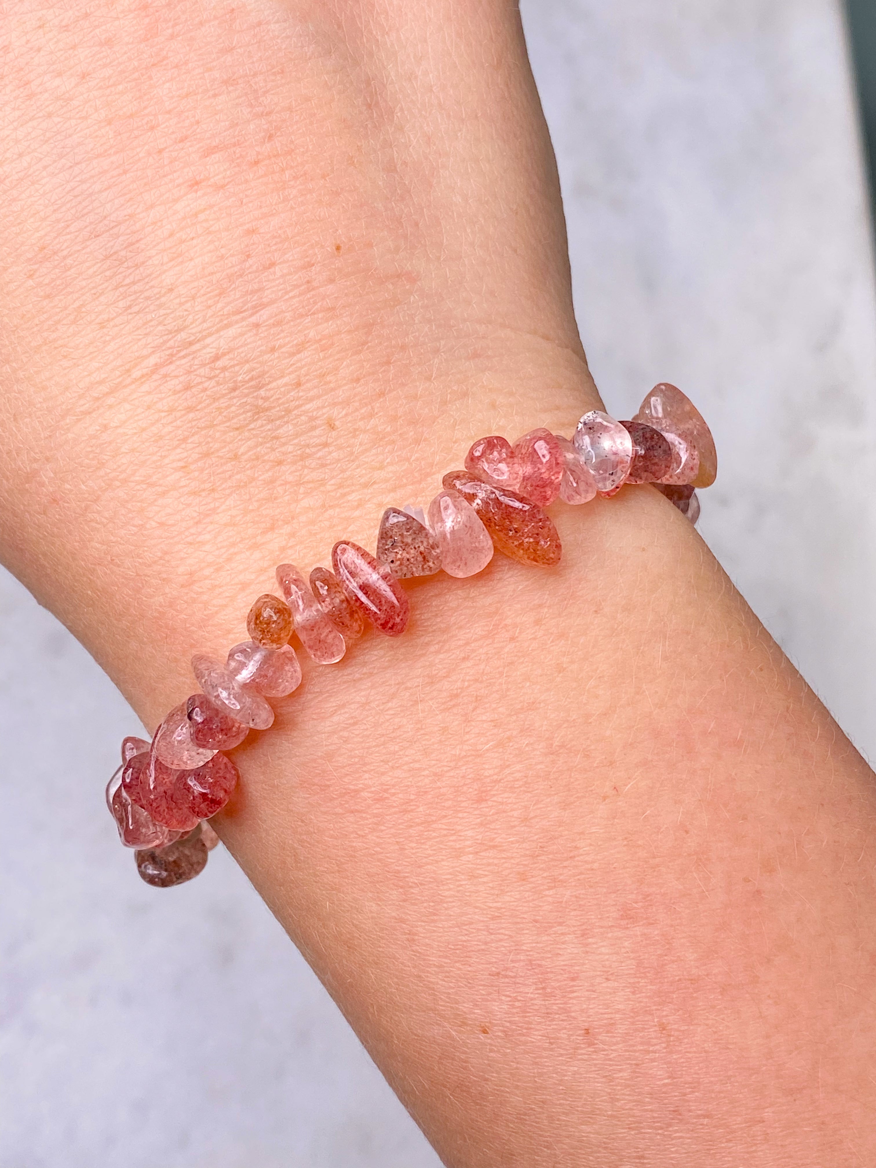 Armband med jordgubbskvartsflisor