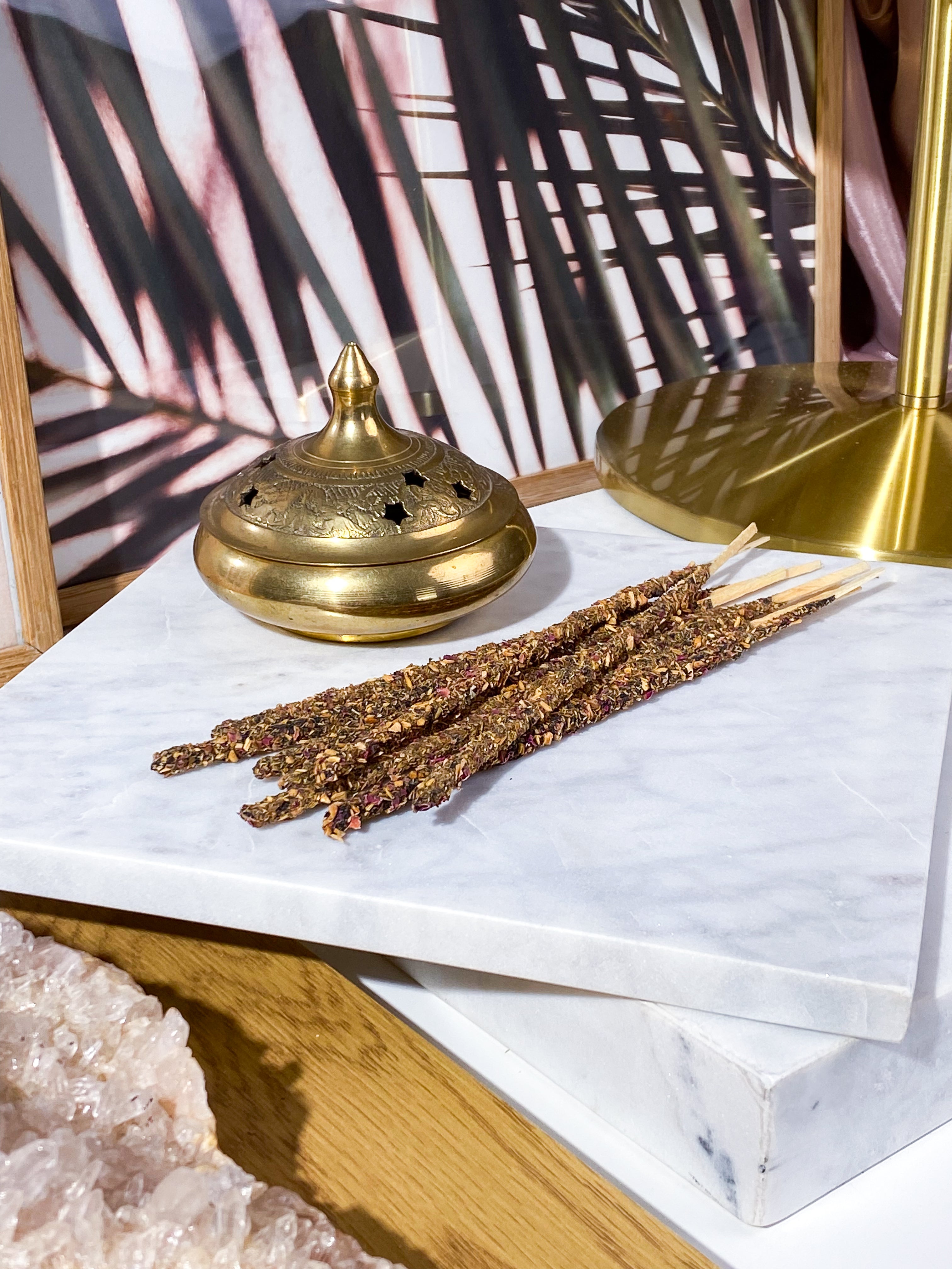 Rosenblad och Palo Santo rökelsepinnar (8 st.)