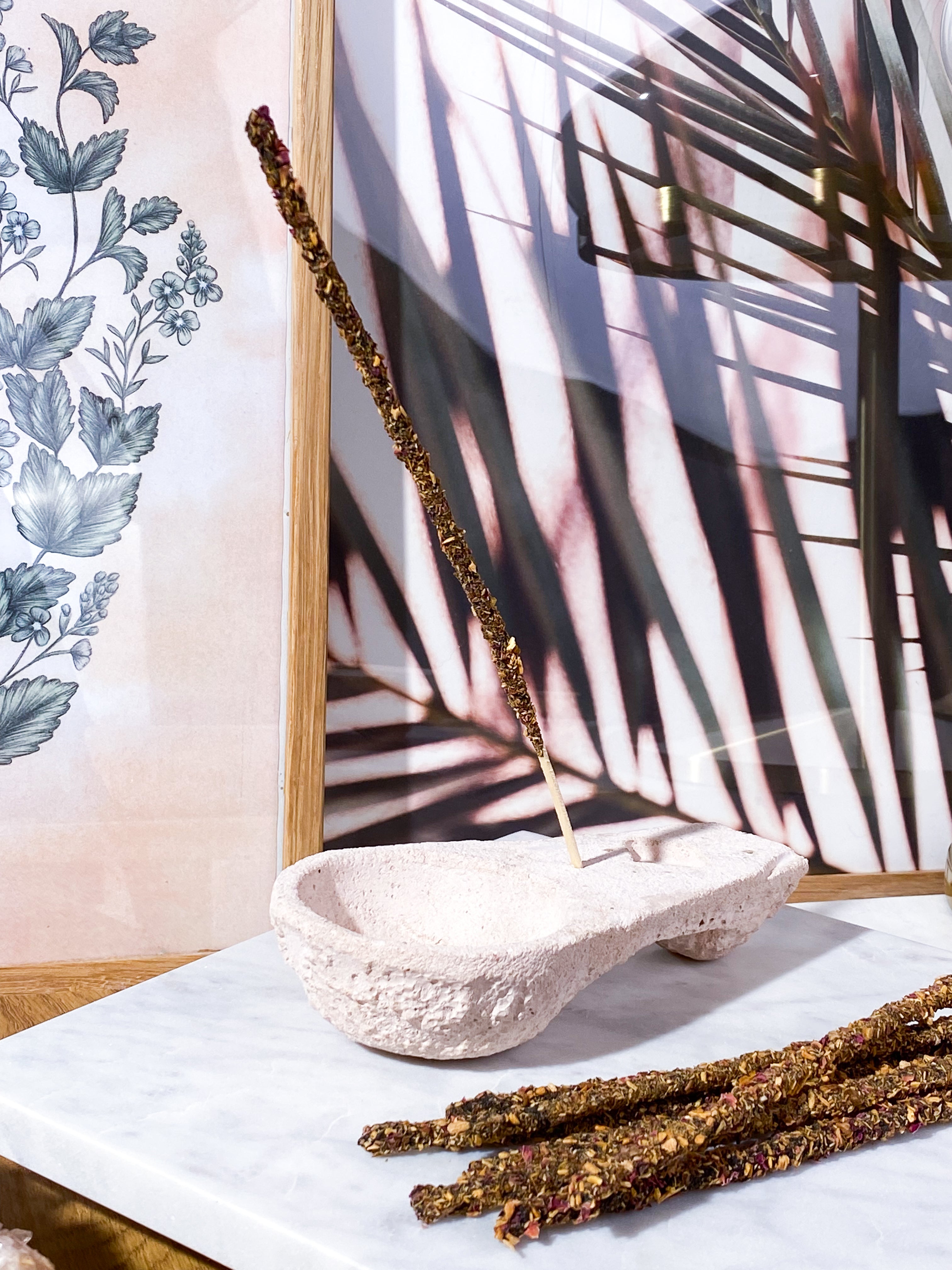 Rosenblad och Palo Santo rökelsepinnar (8 st.)