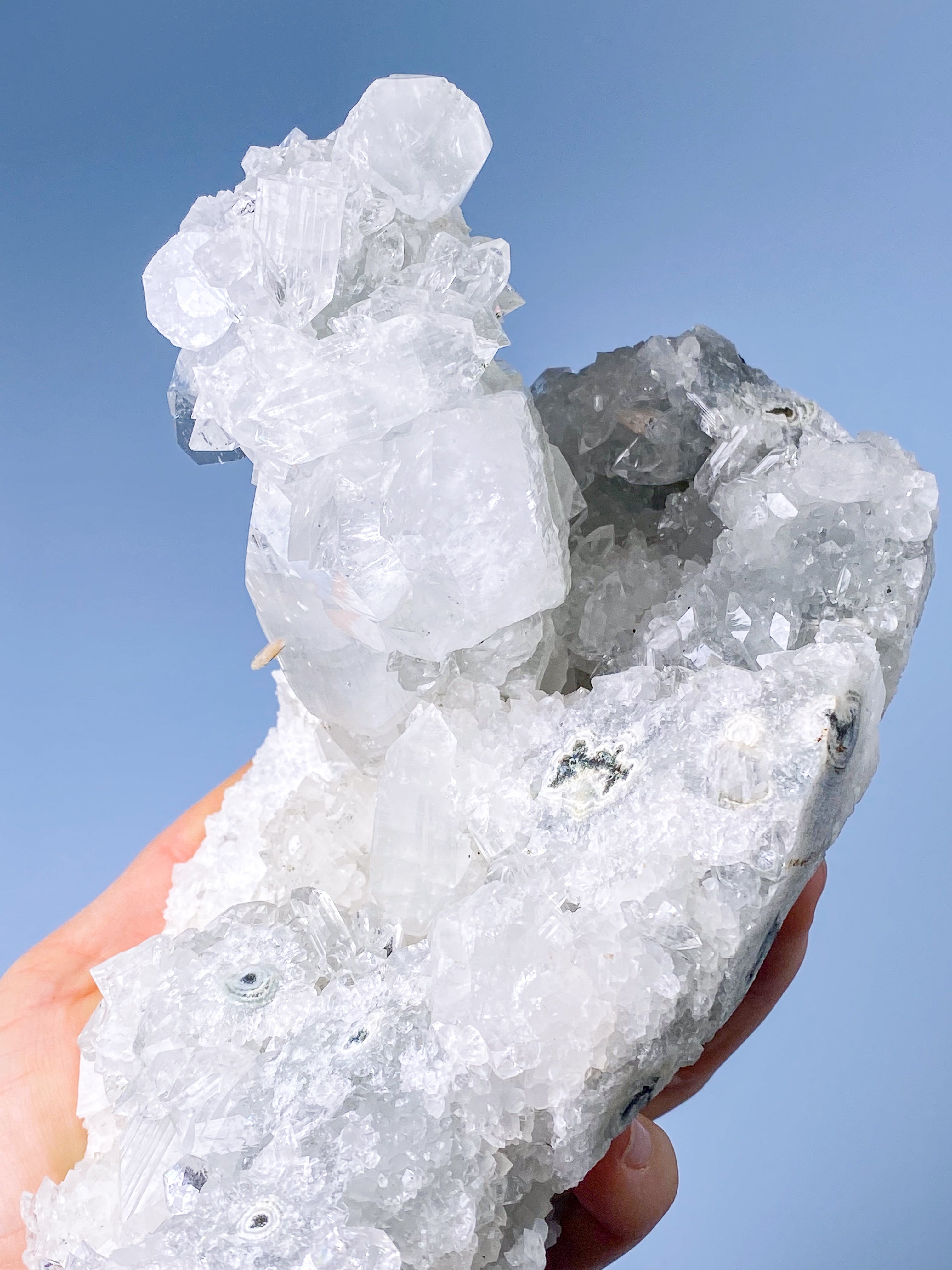 Apofyllitkluster (nr 81)