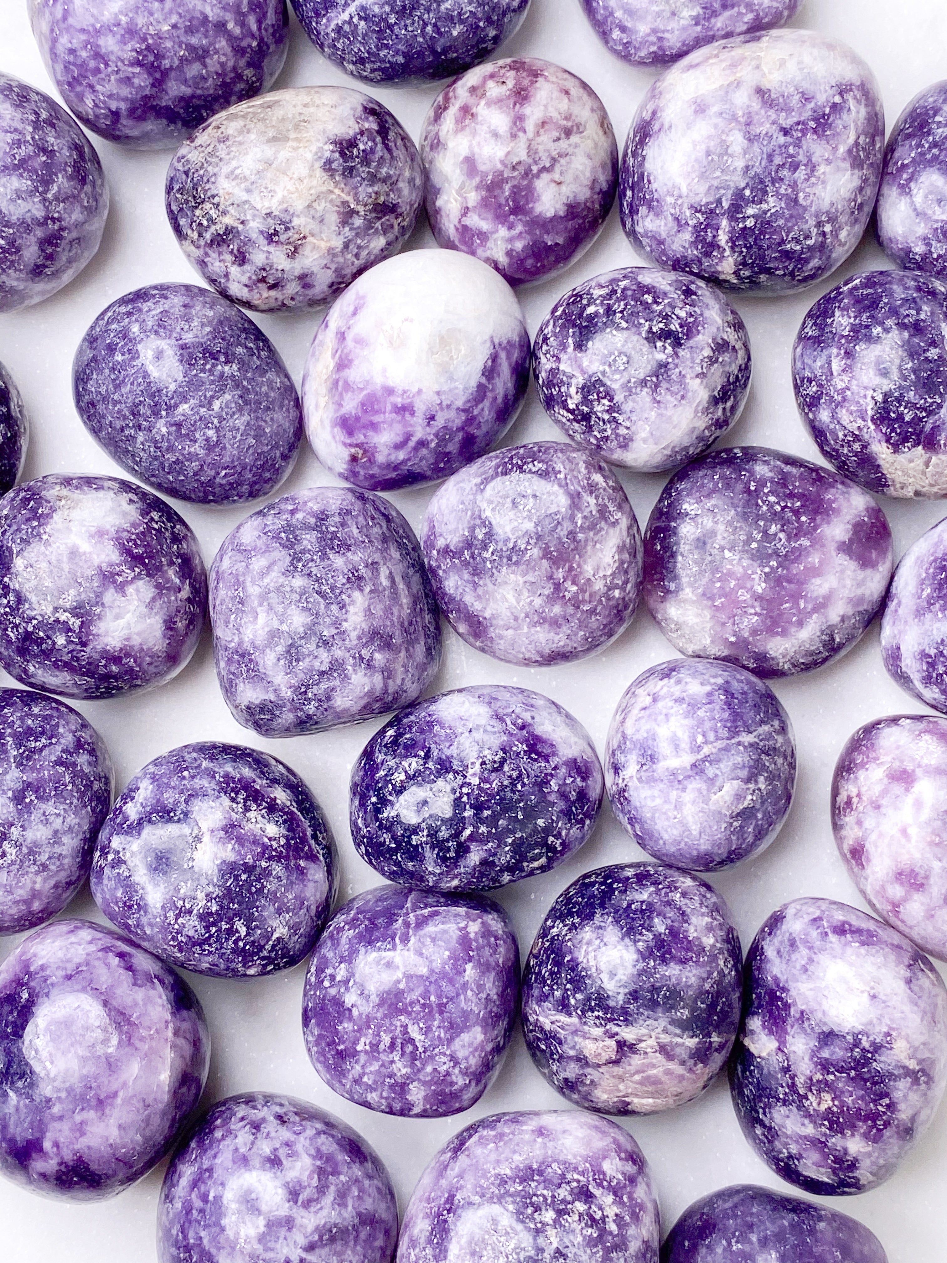 Lepidolite kulor polerade