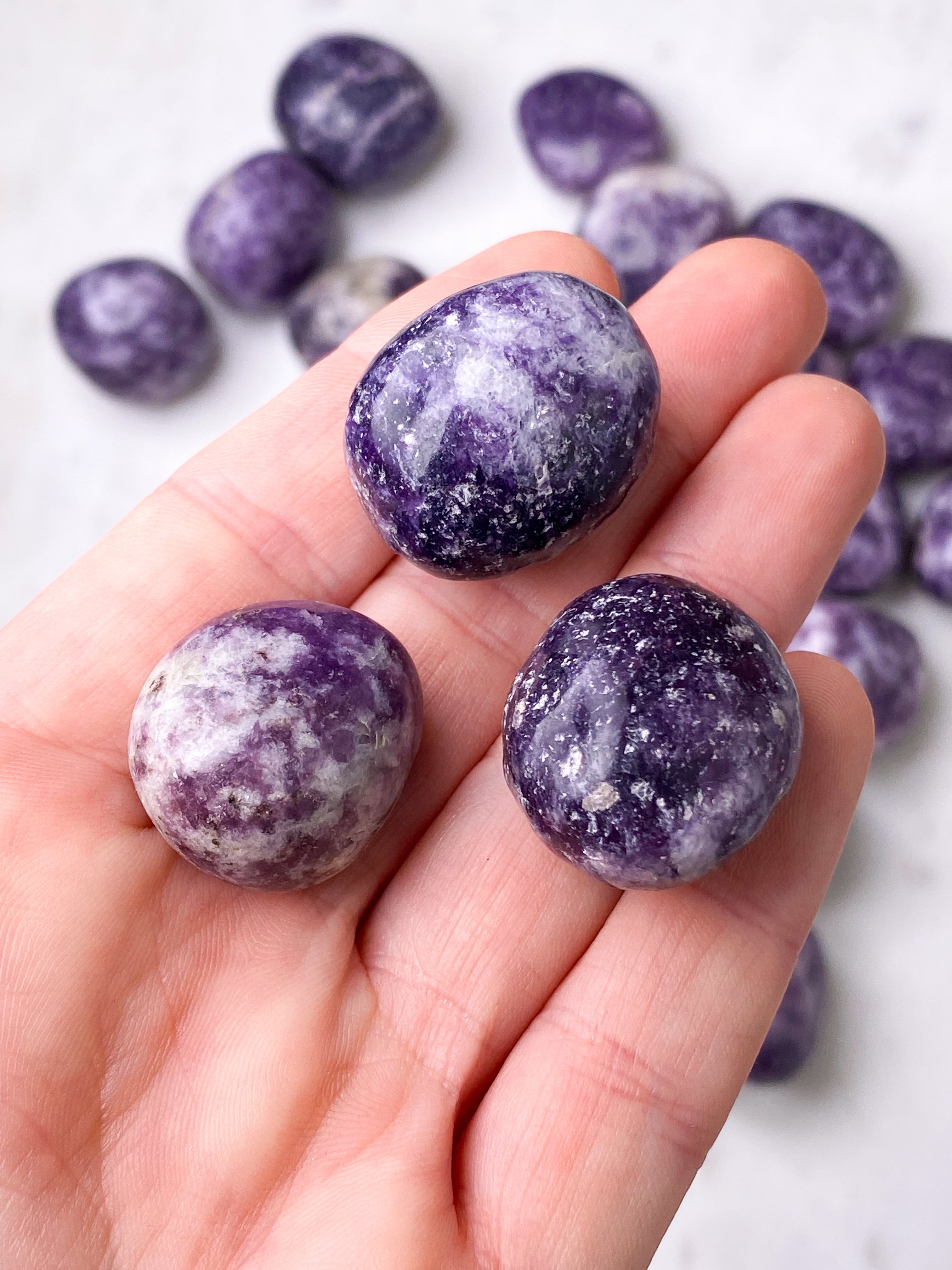 Lepidolite kulor polerade