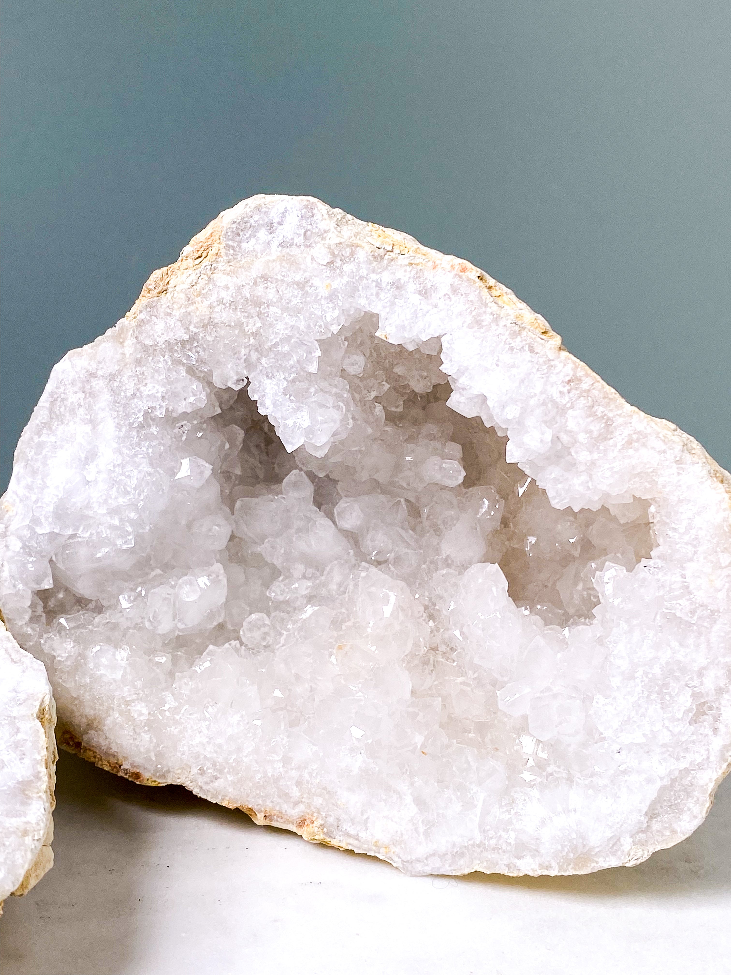 XL bergkristallgeodset (nr 30)