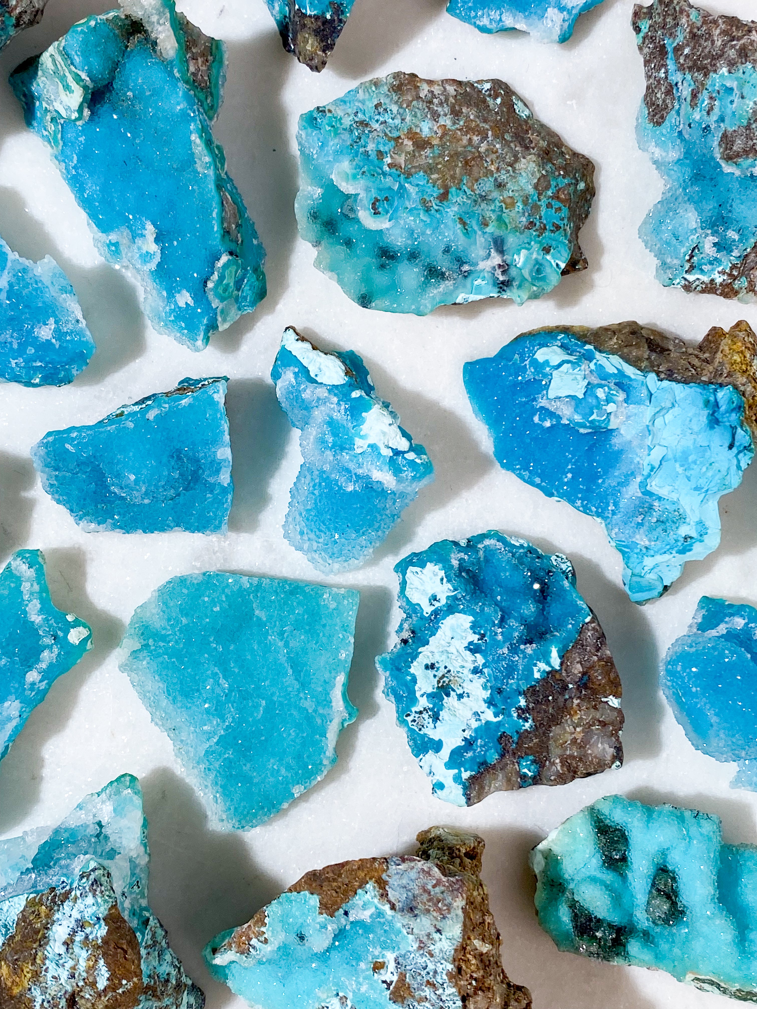 Druzy Pseudokrysokolla Kluster Mörk
