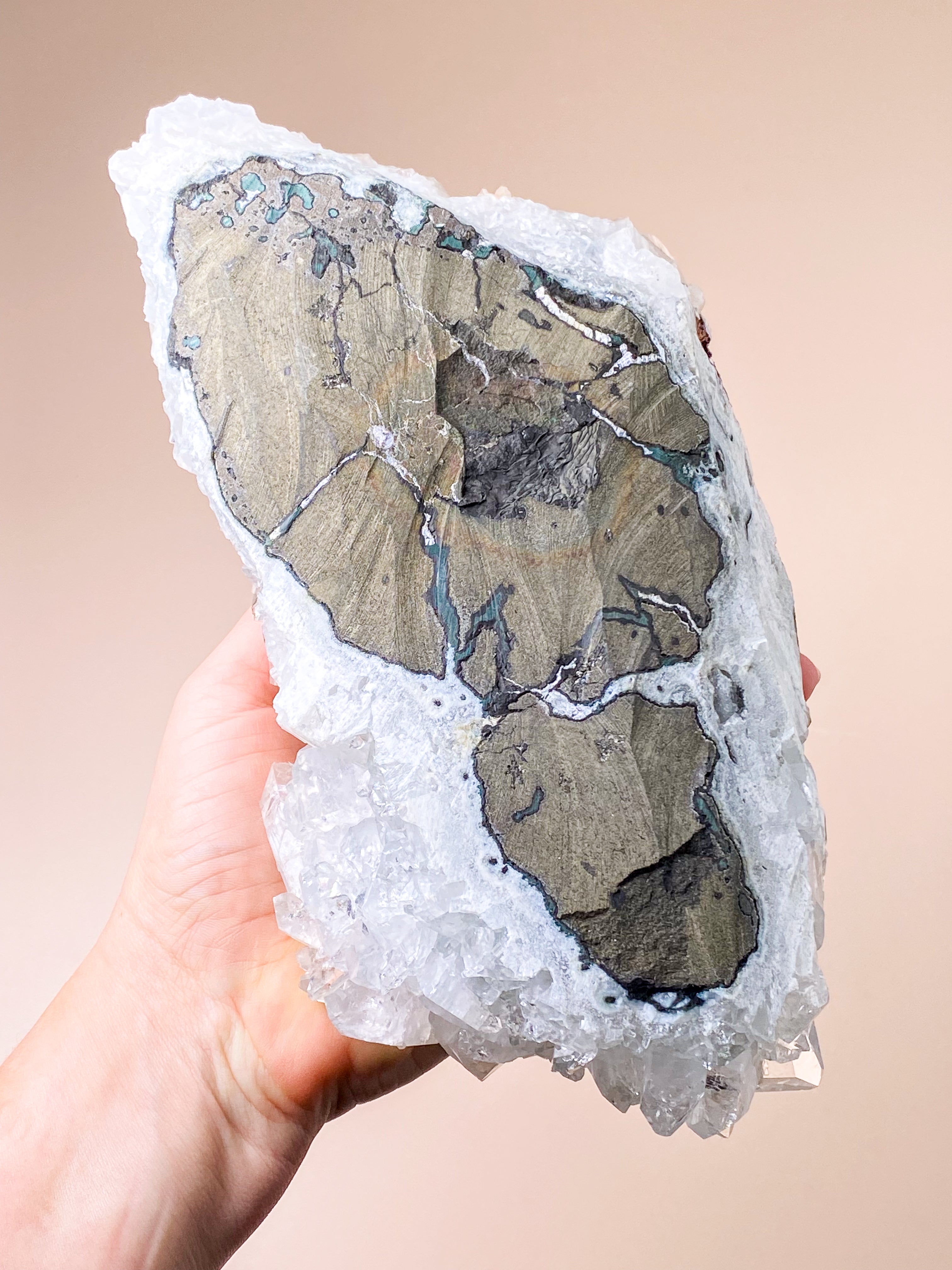 Apofyllitkluster (nr 81)