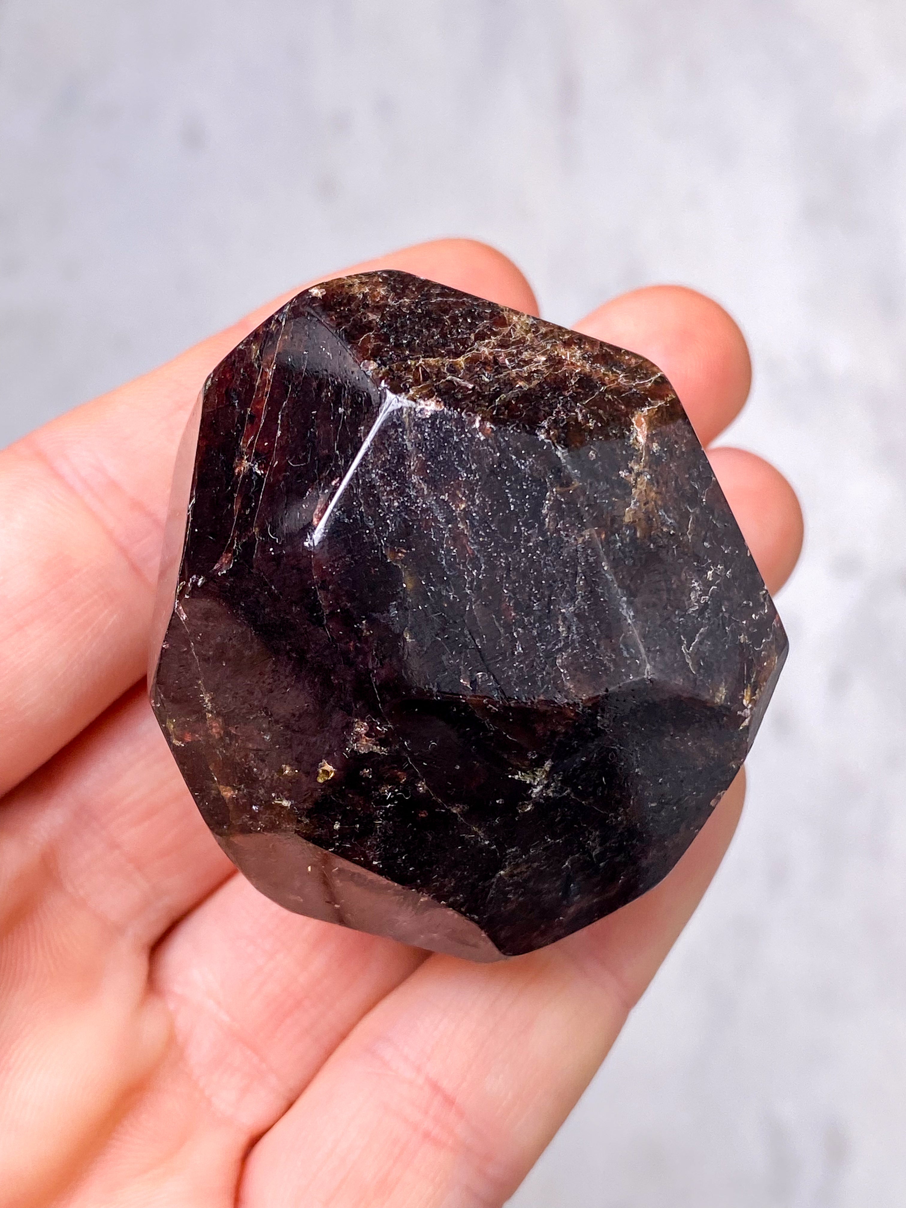 Facetpoleret Granat (Nr. 1) Eksklusiv Kvalitet