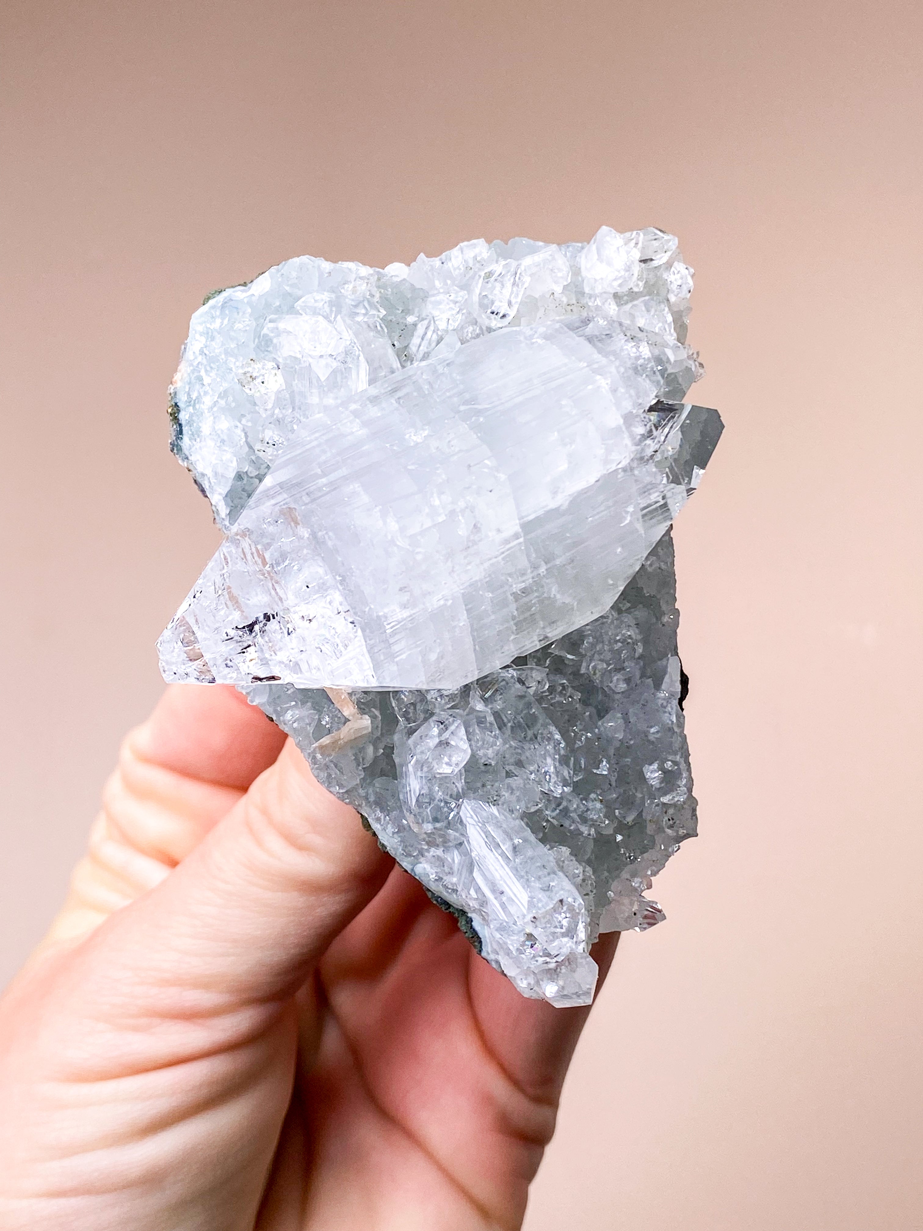 Apofyllitkluster (nr 81)