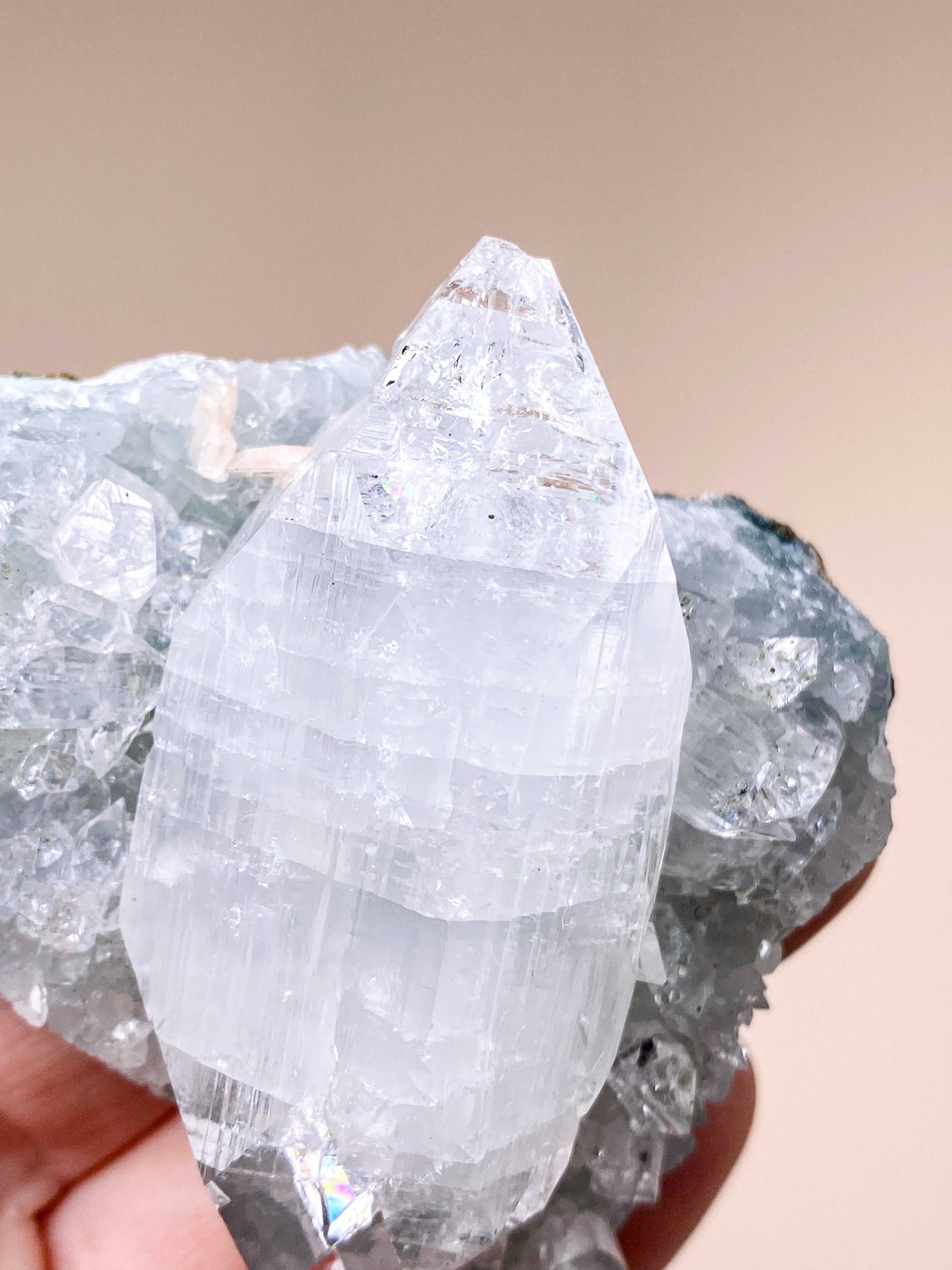 Apofyllitkluster (nr 81)