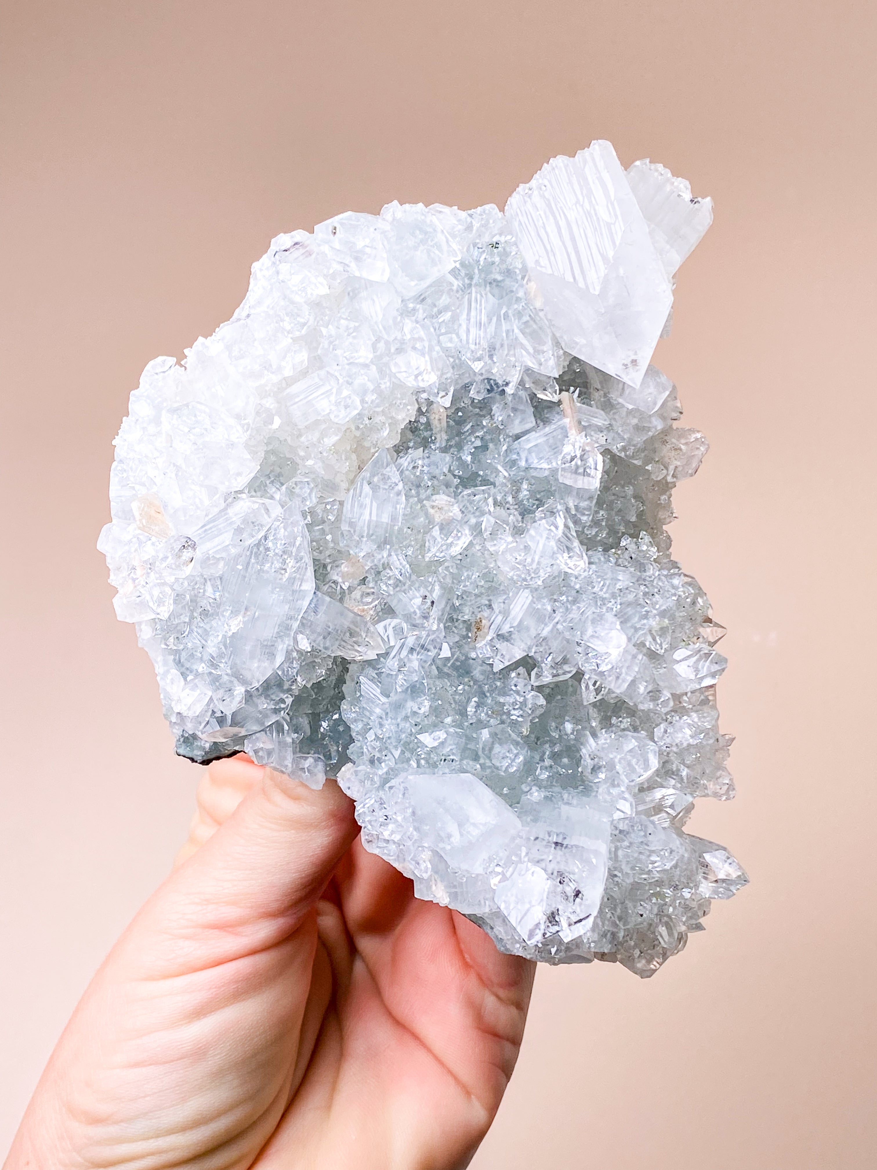 Apofyllitkluster (nr 81)