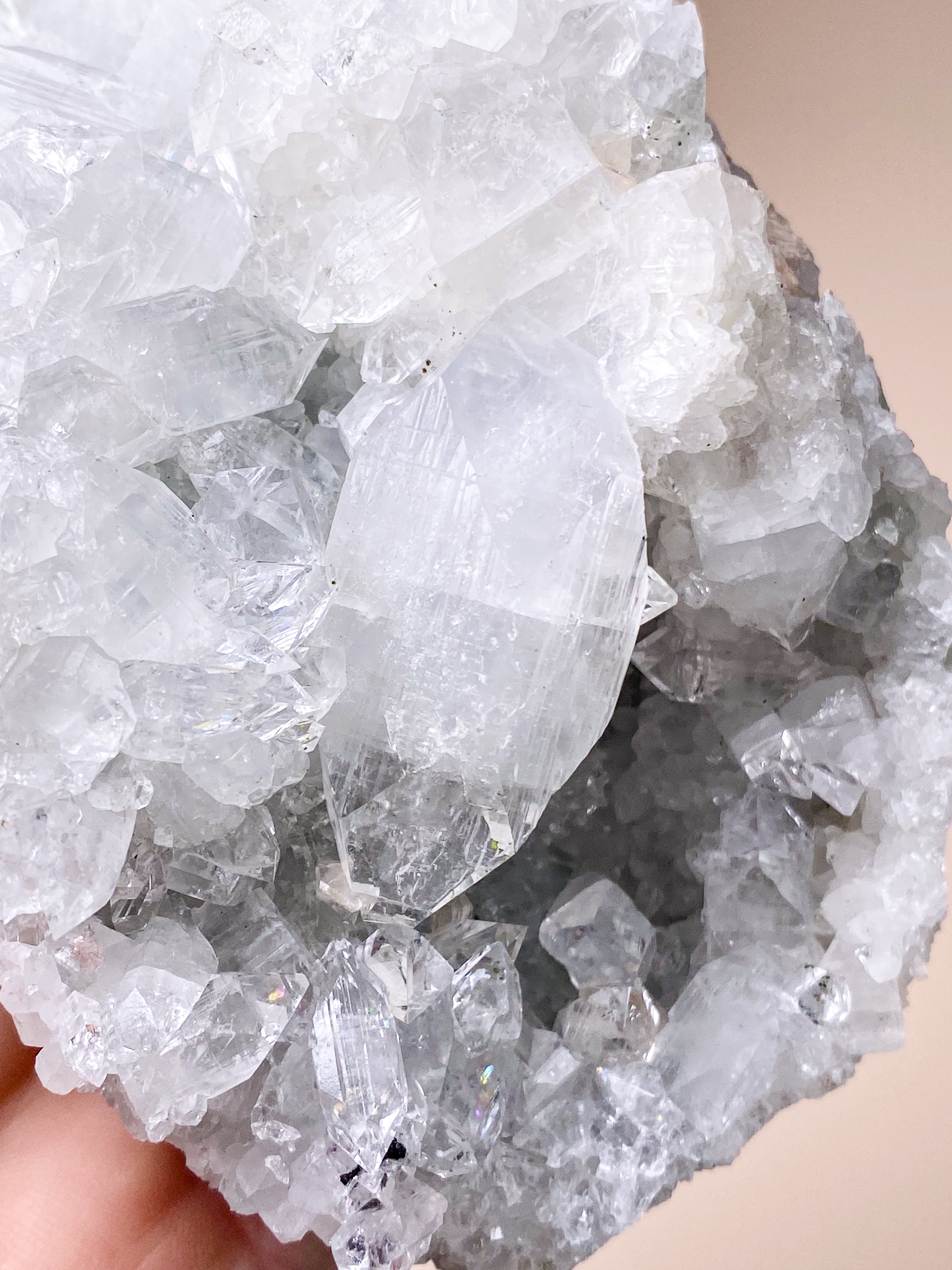 Apofyllitkluster (nr 81)