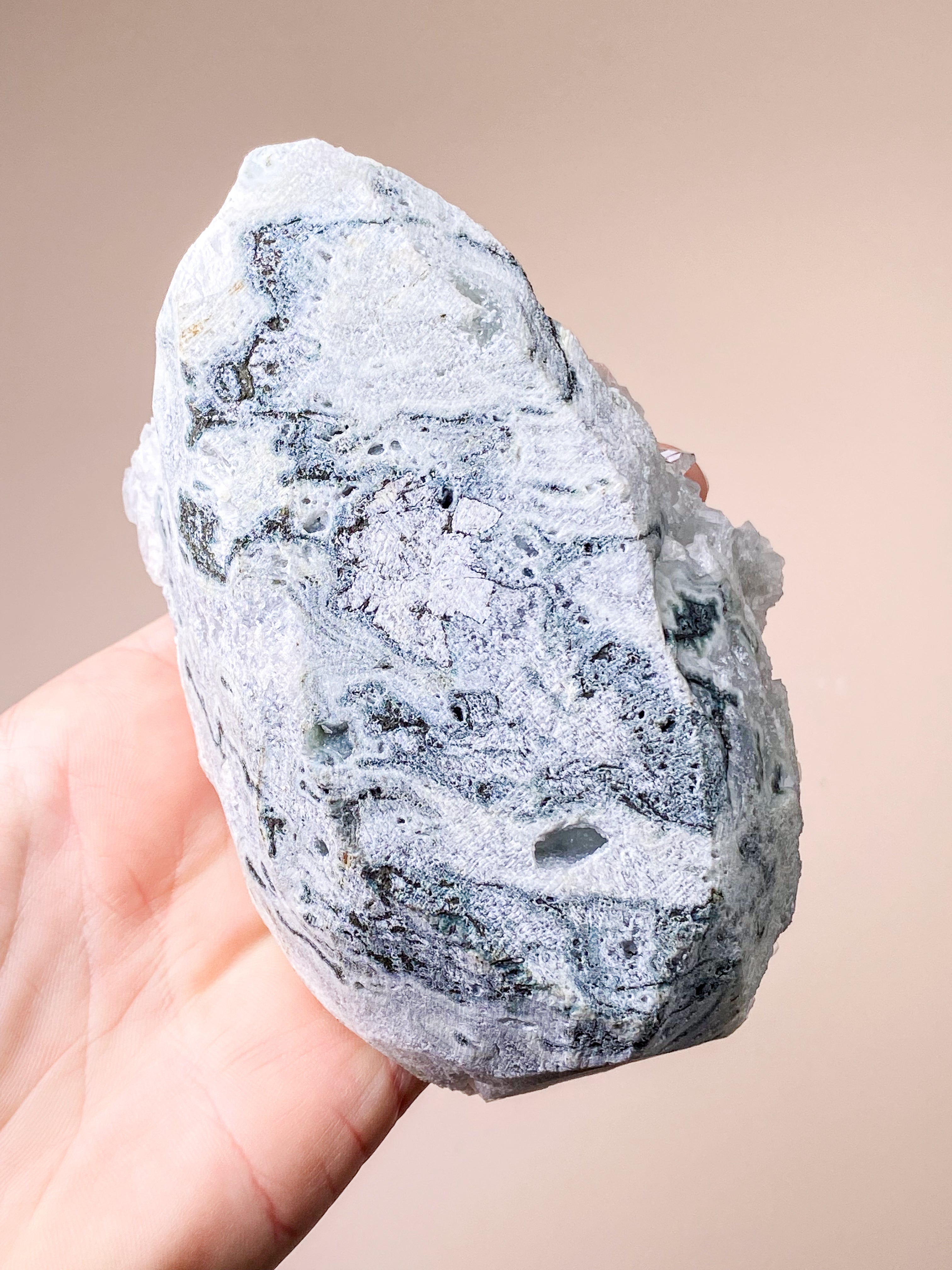 Apofyllitkluster (nr 81)