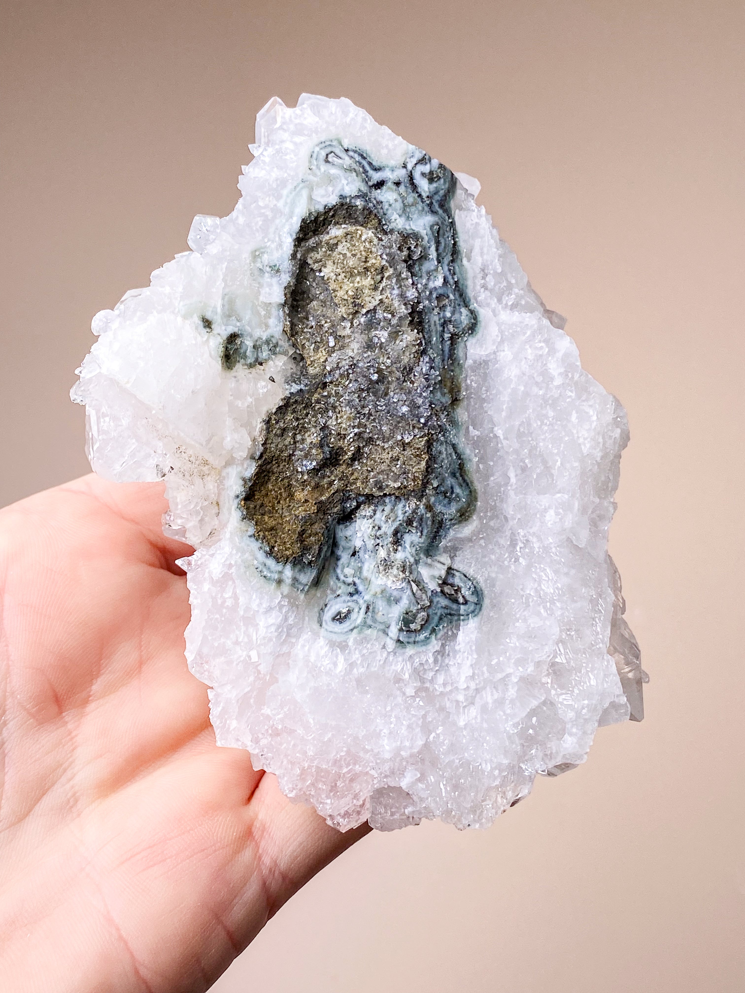 Apofyllitkluster (nr 81)