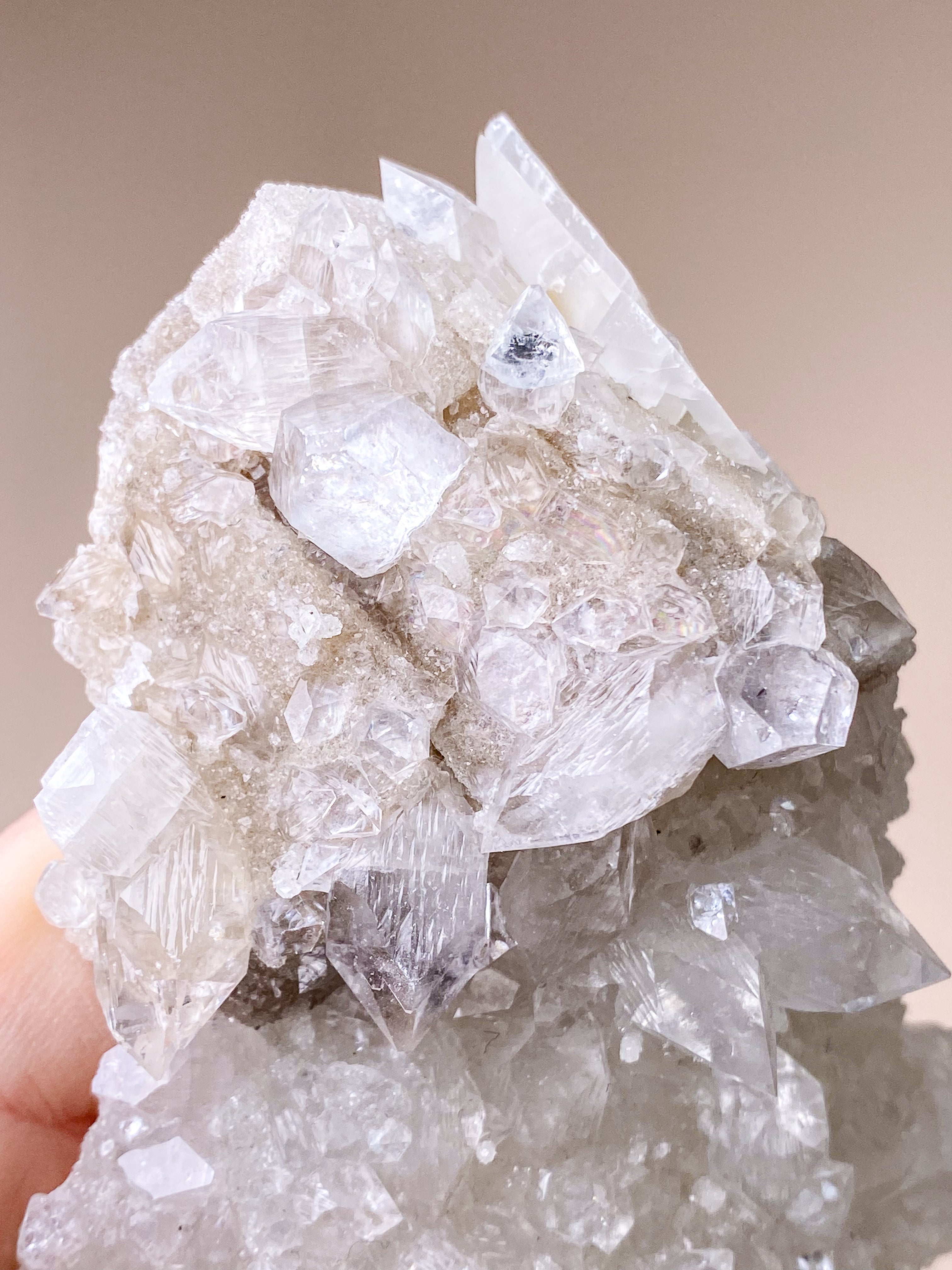 Apofyllitkluster (nr 81)