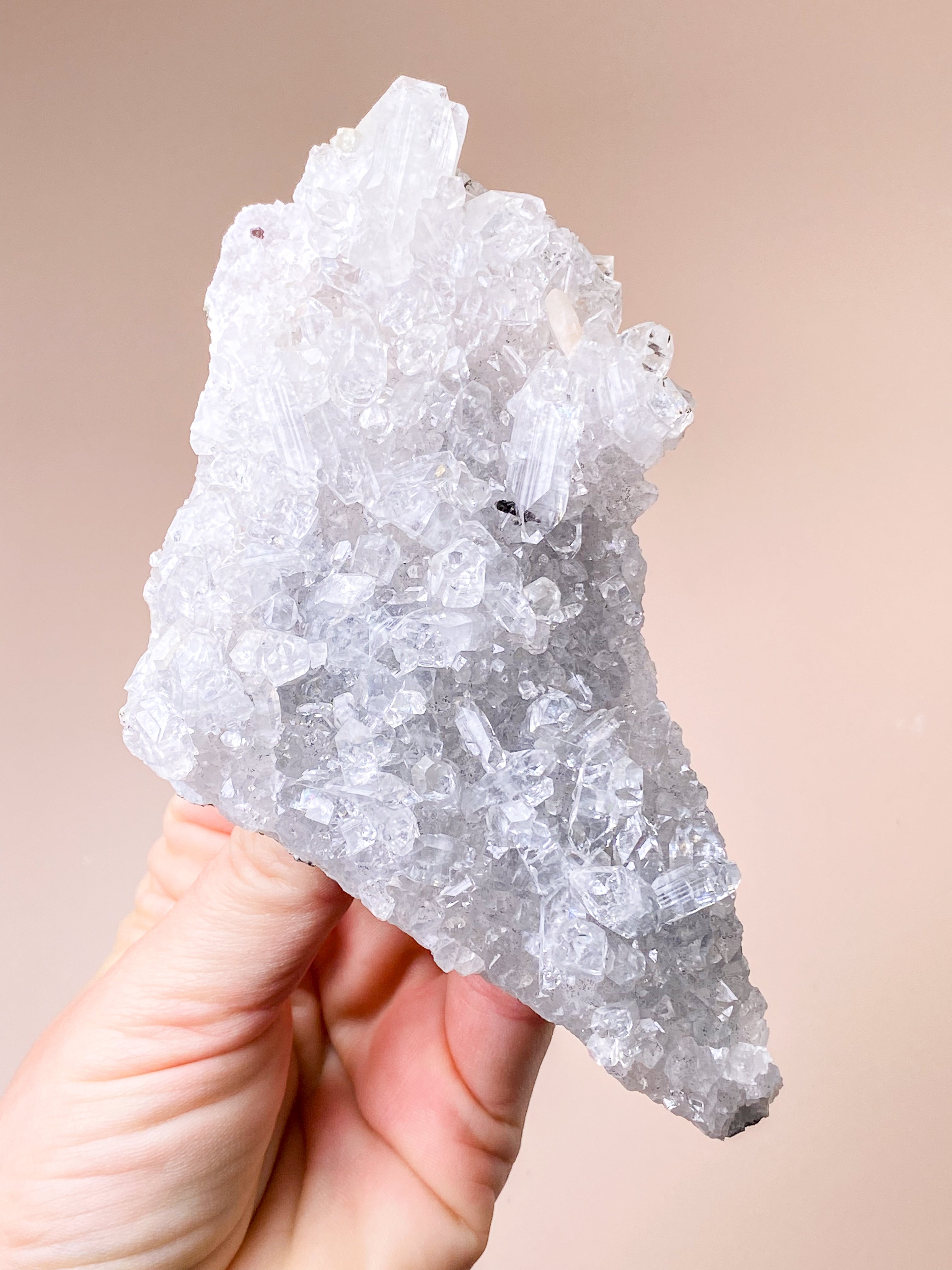 Apofyllitkluster (nr 81)