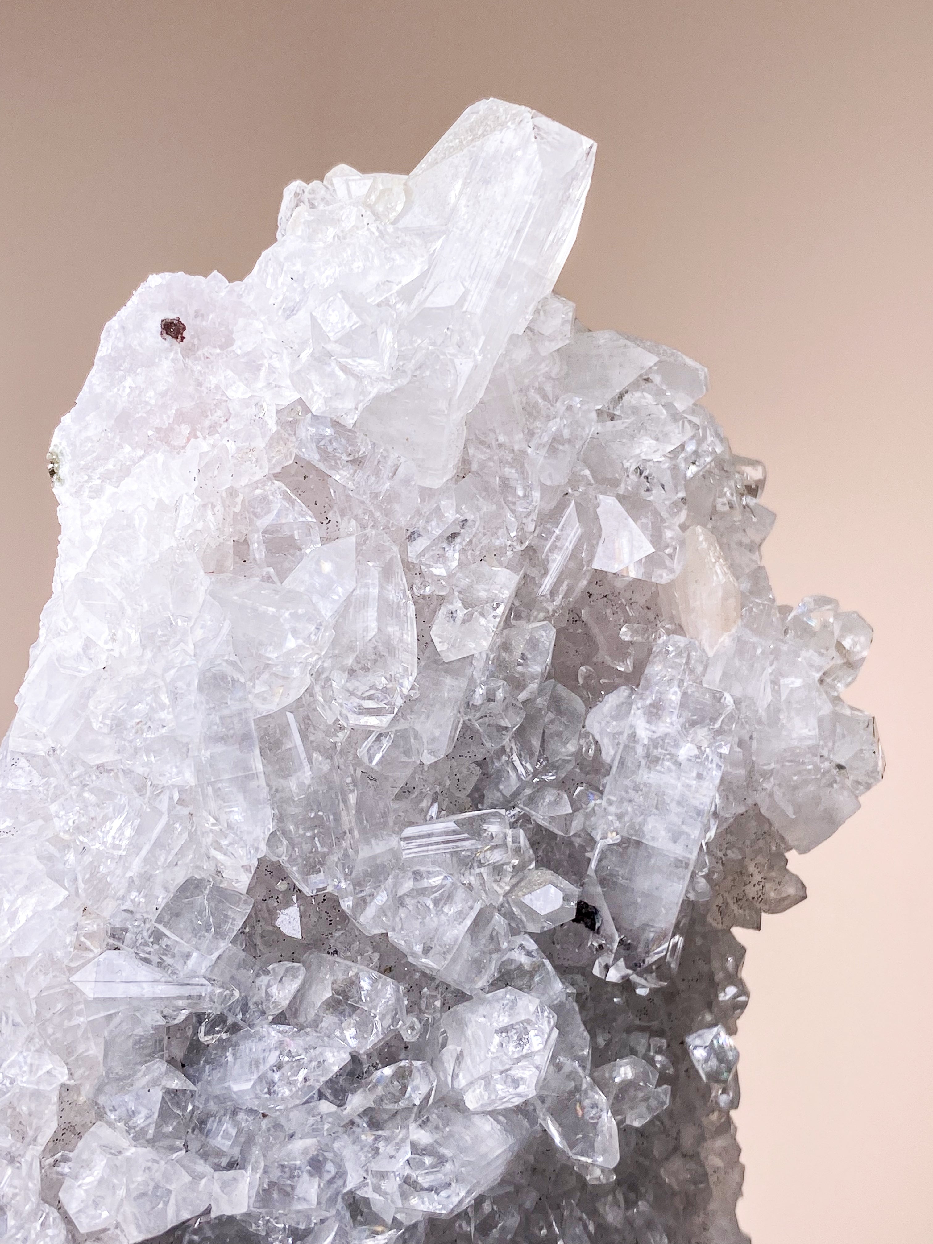 Apofyllitkluster (nr 81)