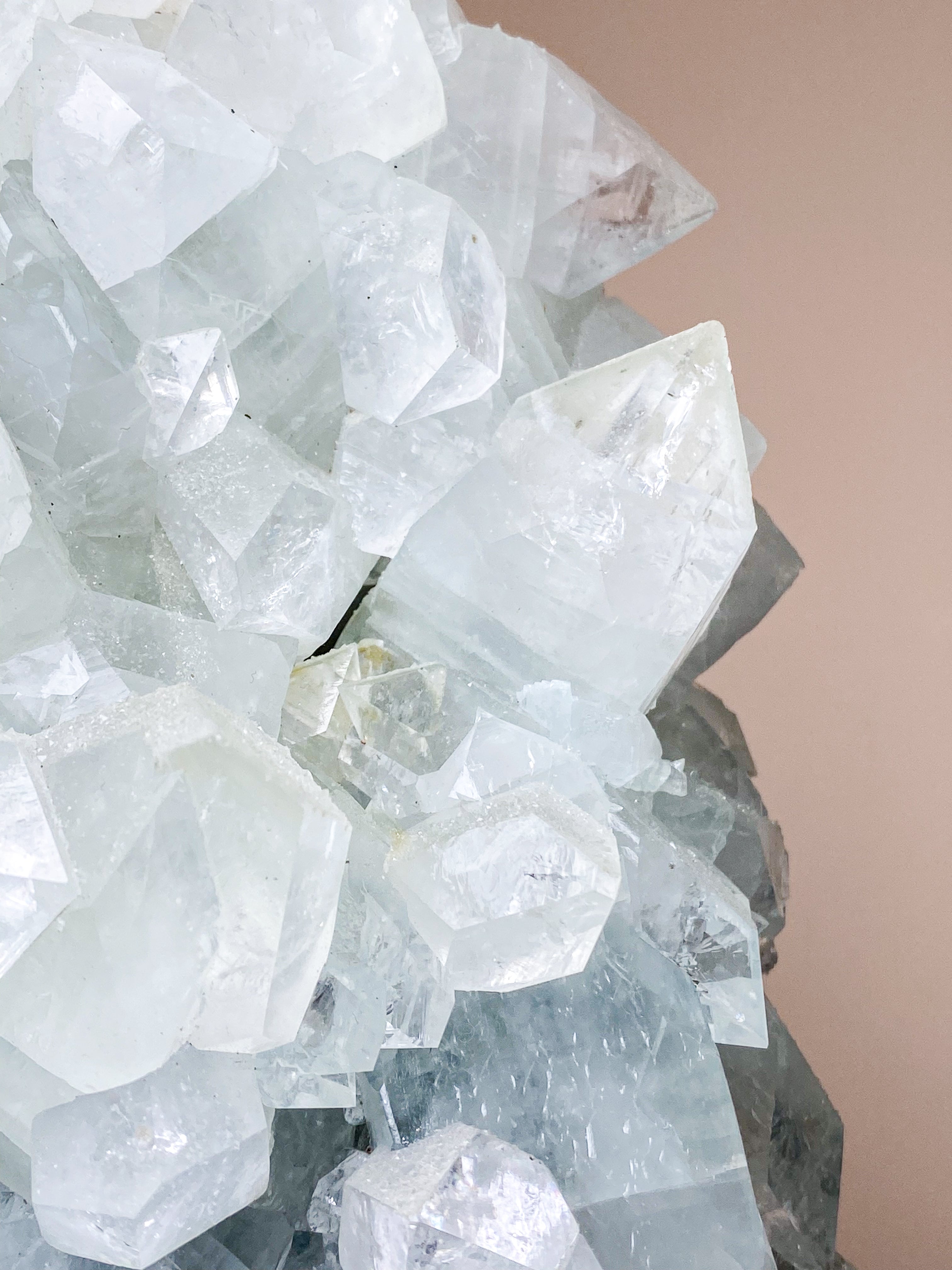 Apofyllitkluster (nr 81)