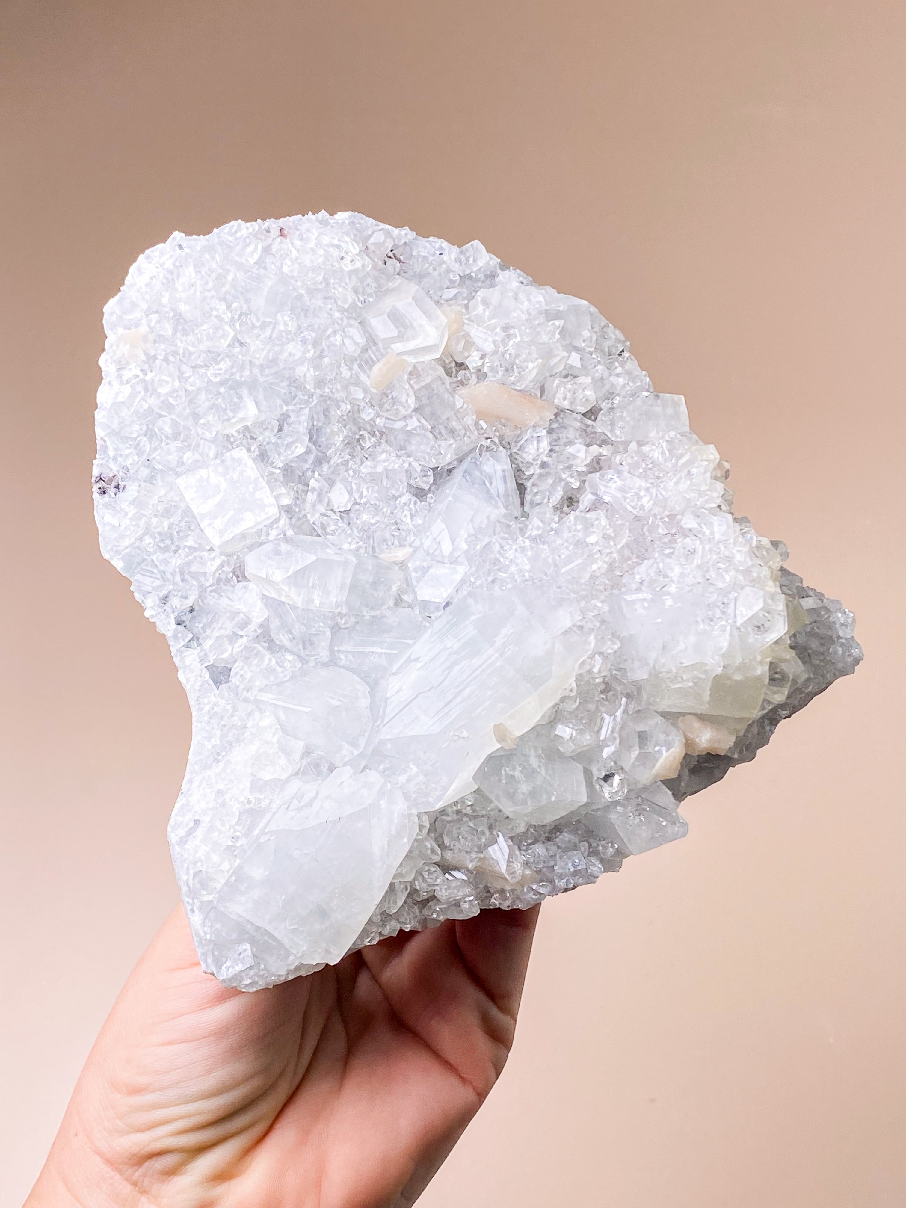 Apofyllitkluster (nr 81)