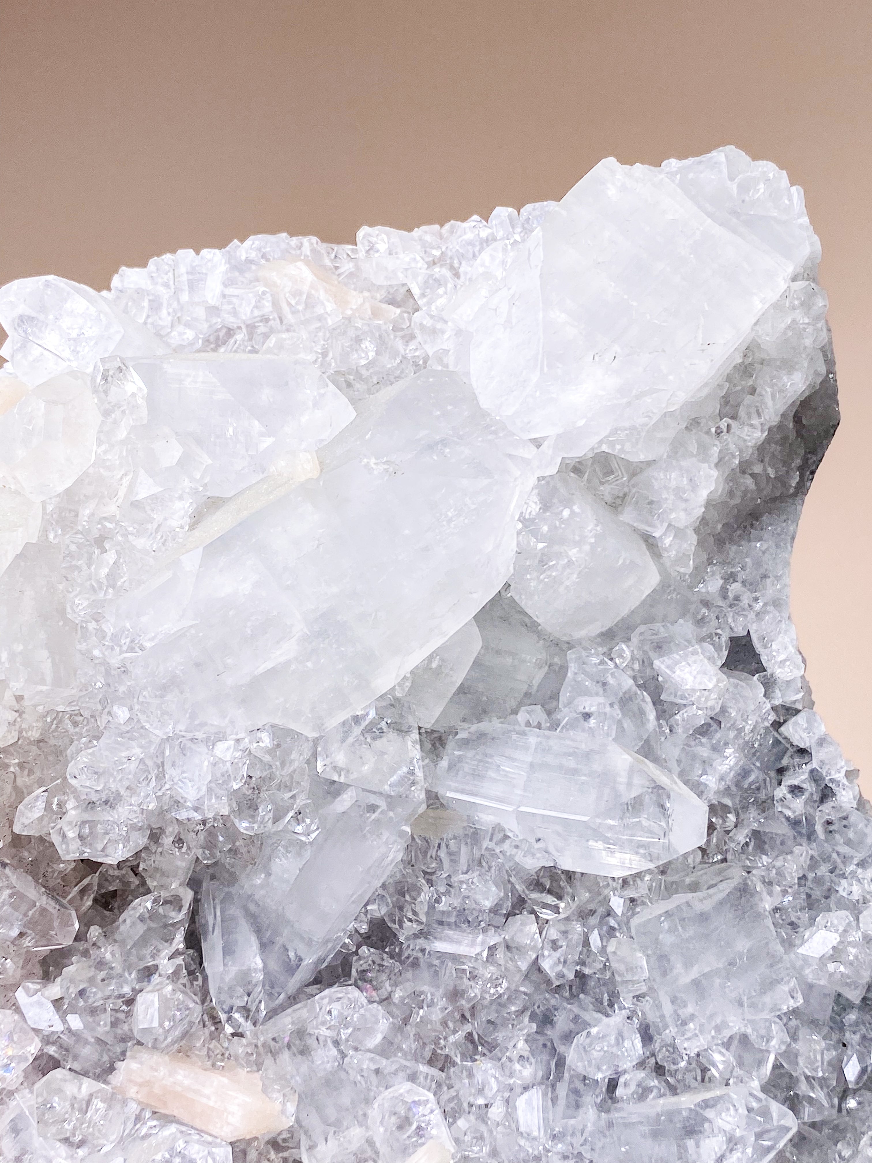 Apofyllitkluster (nr 81)