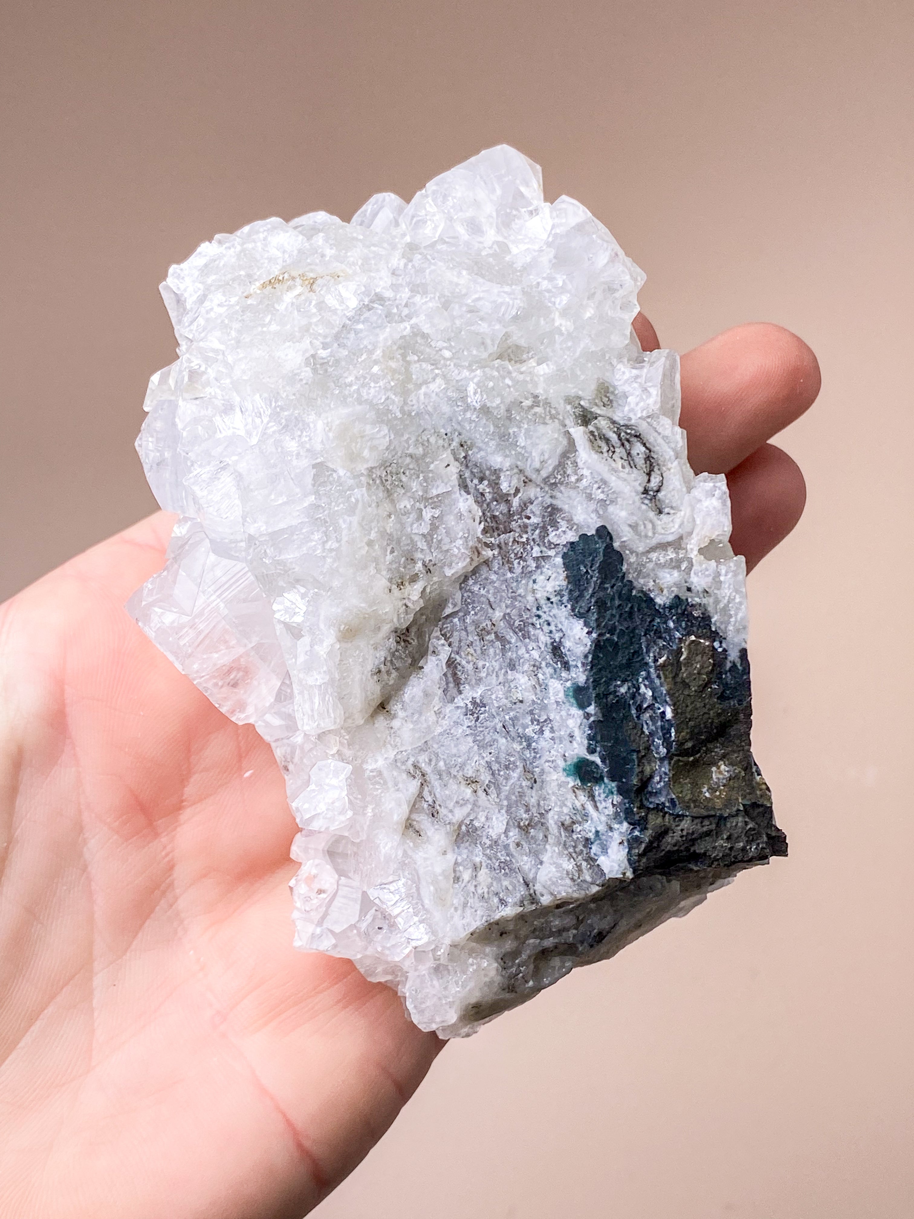 Apofyllitkluster (nr 81)