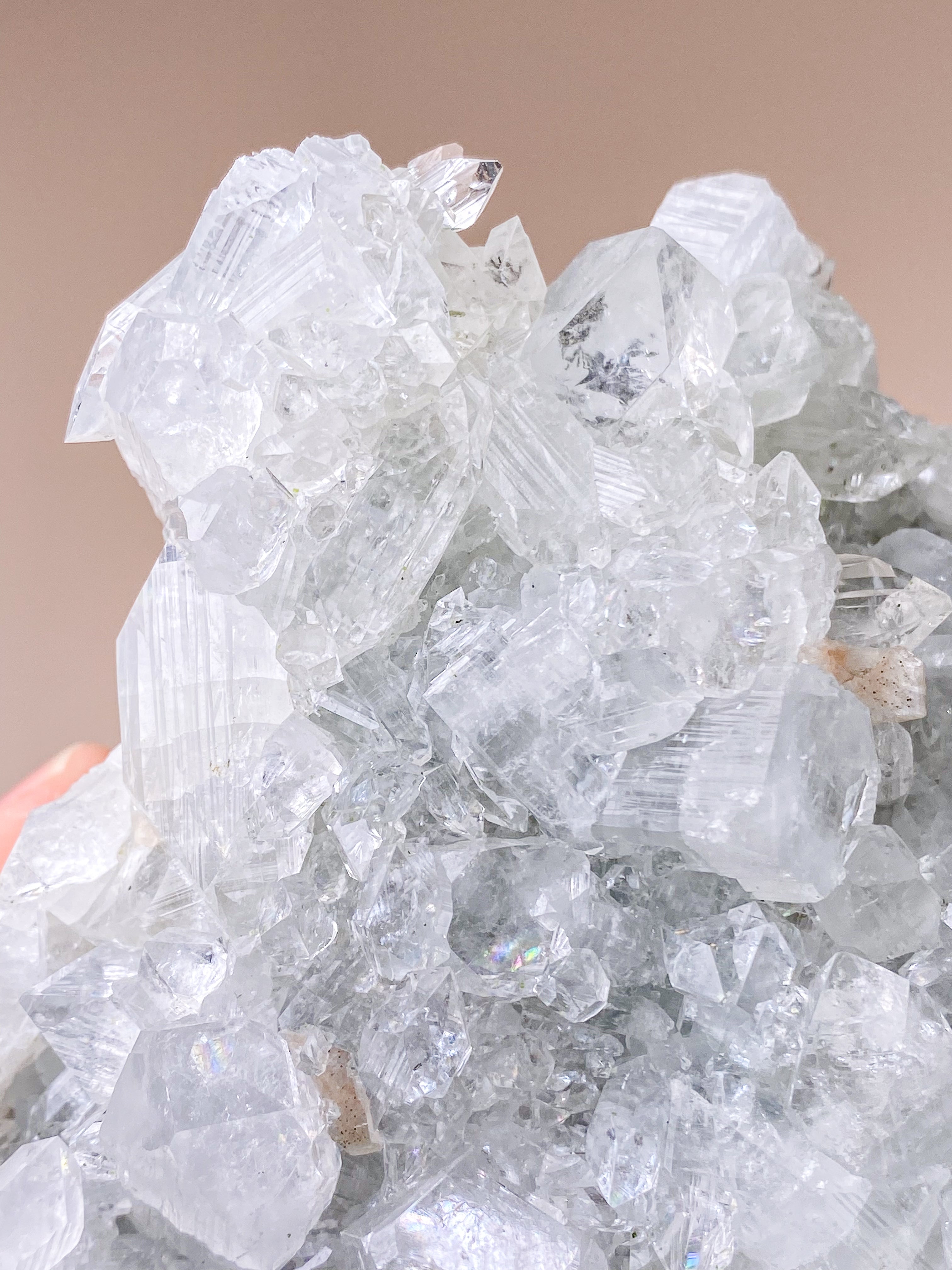 Apofyllitkluster (nr 81)