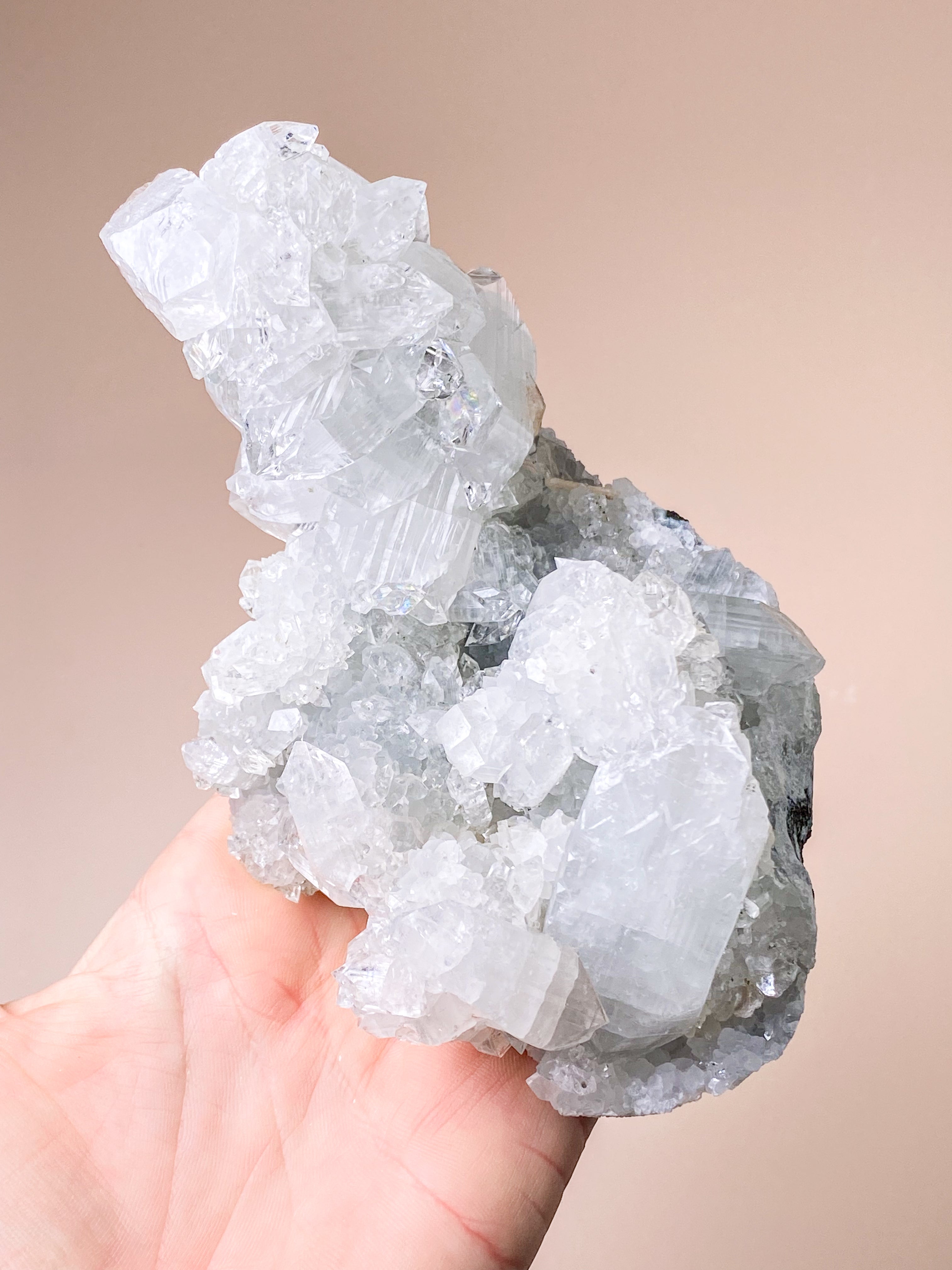 Apofyllitkluster (nr 81)