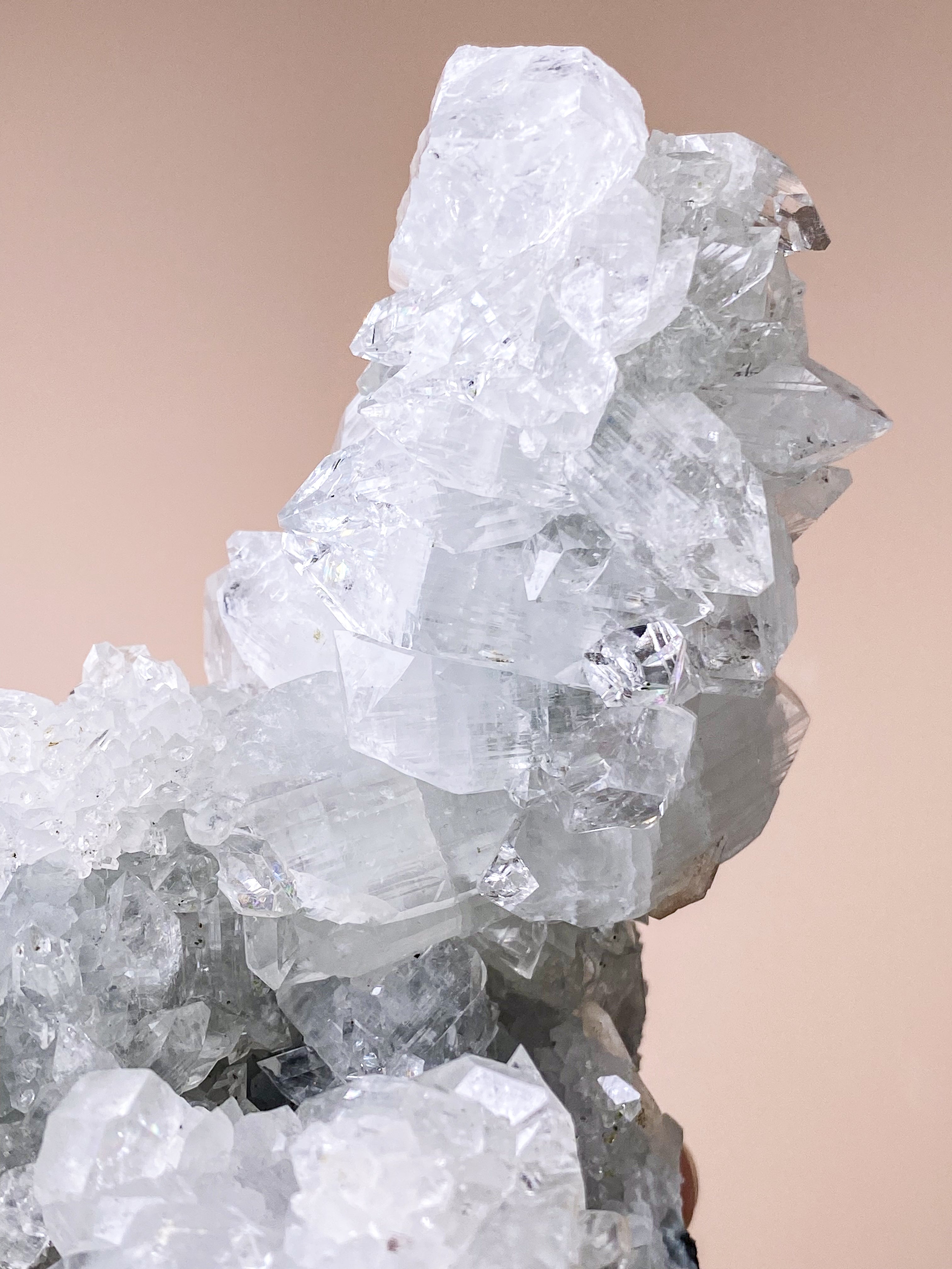 Apofyllitkluster (nr 81)