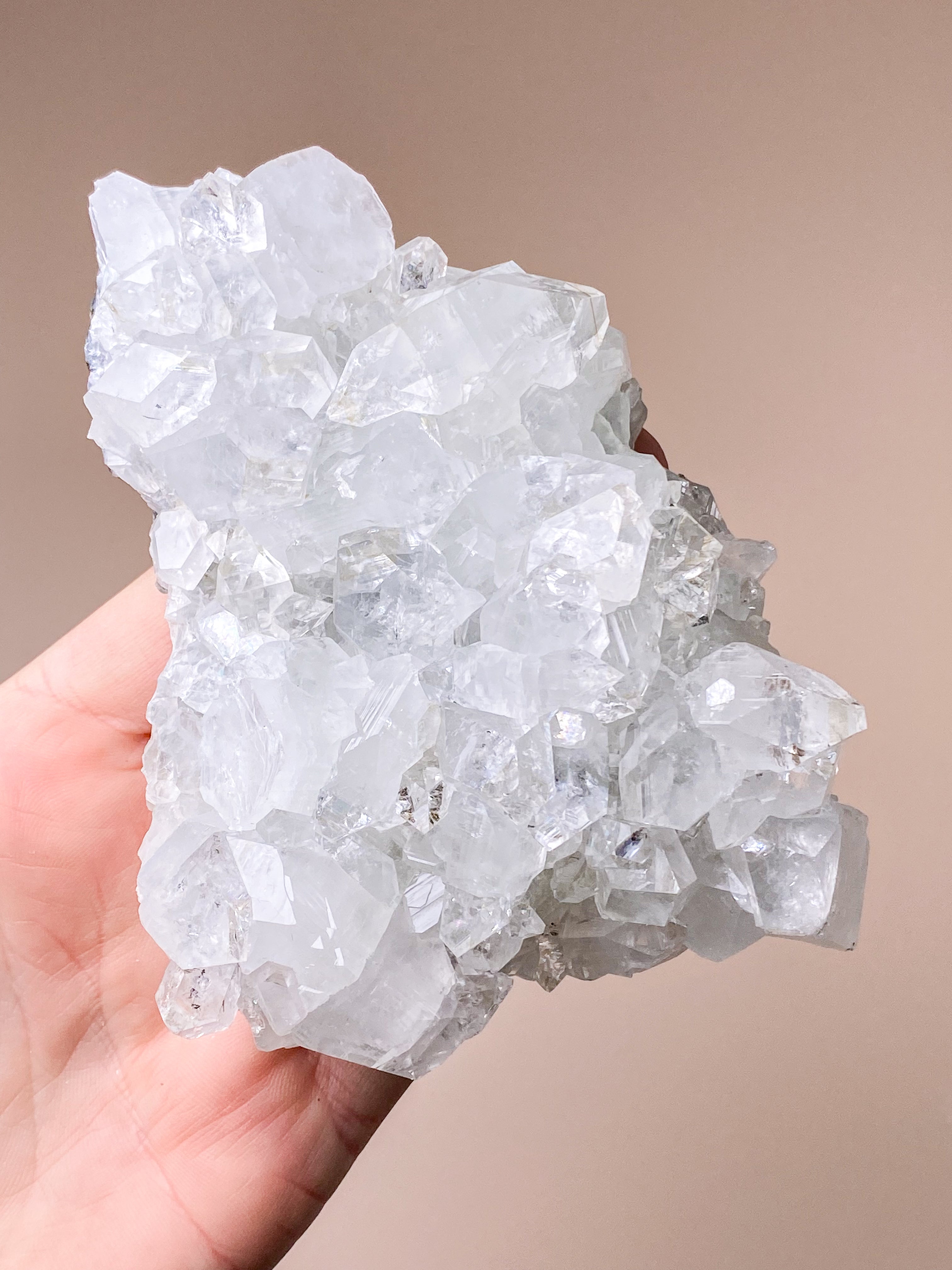 Apofyllitkluster (nr 81)